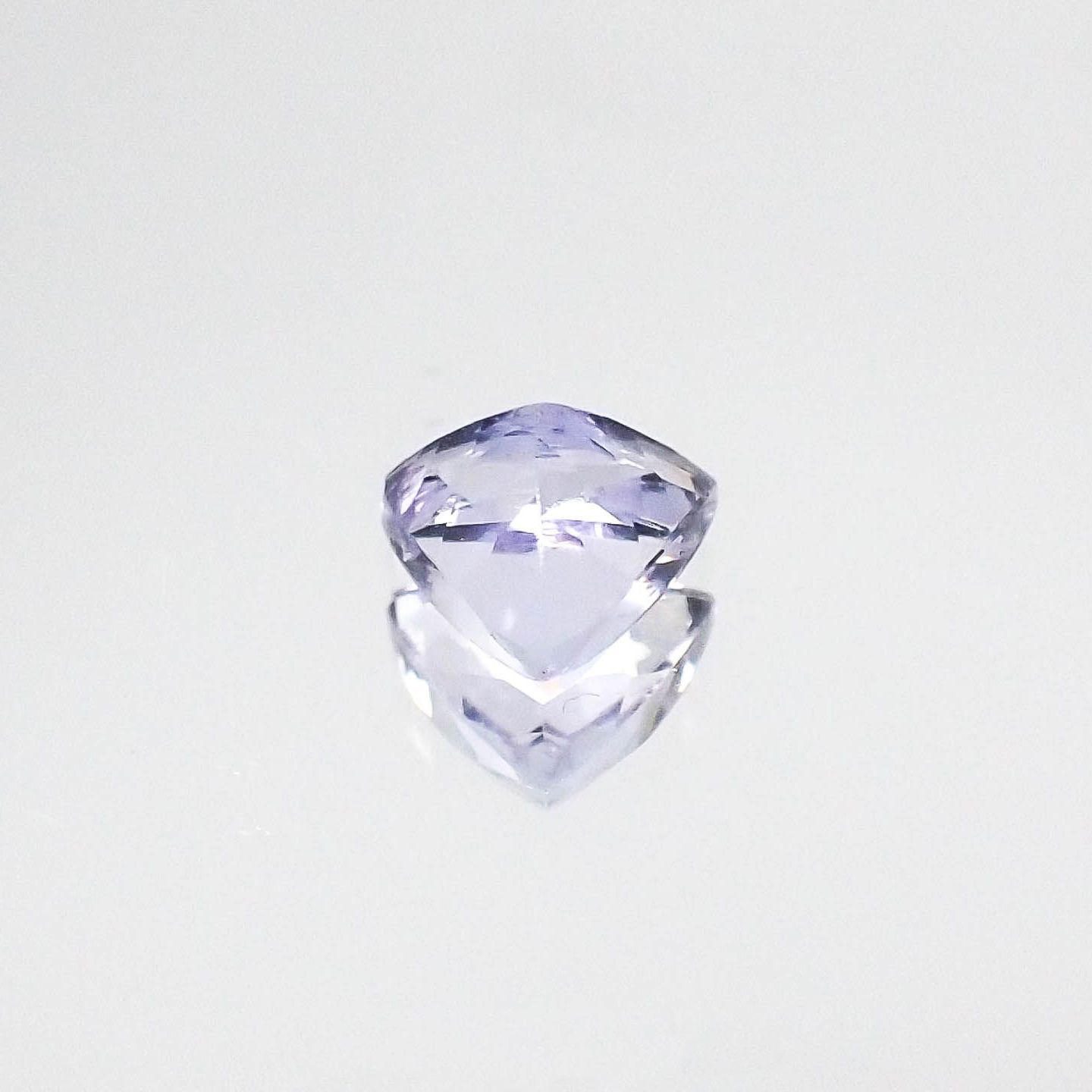ラベンダーゾイサイト(宝石名ゾイサイト)タンザニア産 0.47ct 識別済[230622411]4.8x5.2mm前後