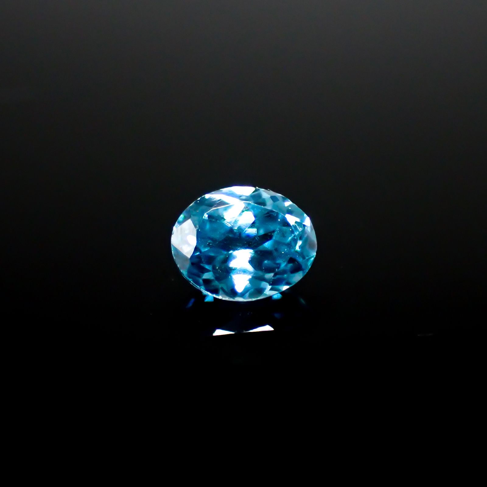 ブルージルコン カンボジア産 0.51ct[240728508]5x4mm前後