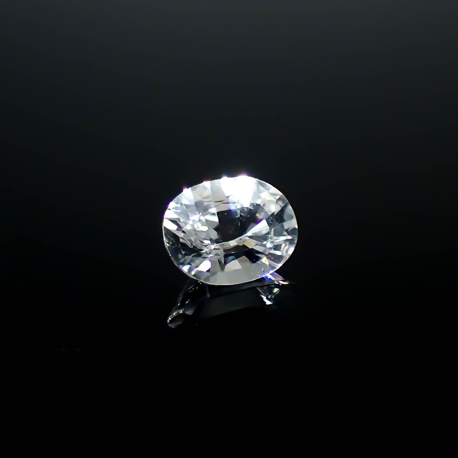 カラーレスサファイア スリランカ産 0.38ct [250830974]5x3.9mm前後