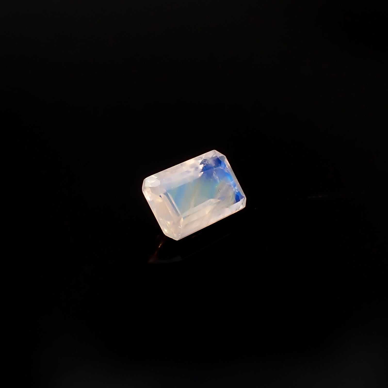 レインボームーンストーン インド・ビハール産 2.59ct / 10.5x7mm前後 [260431968]