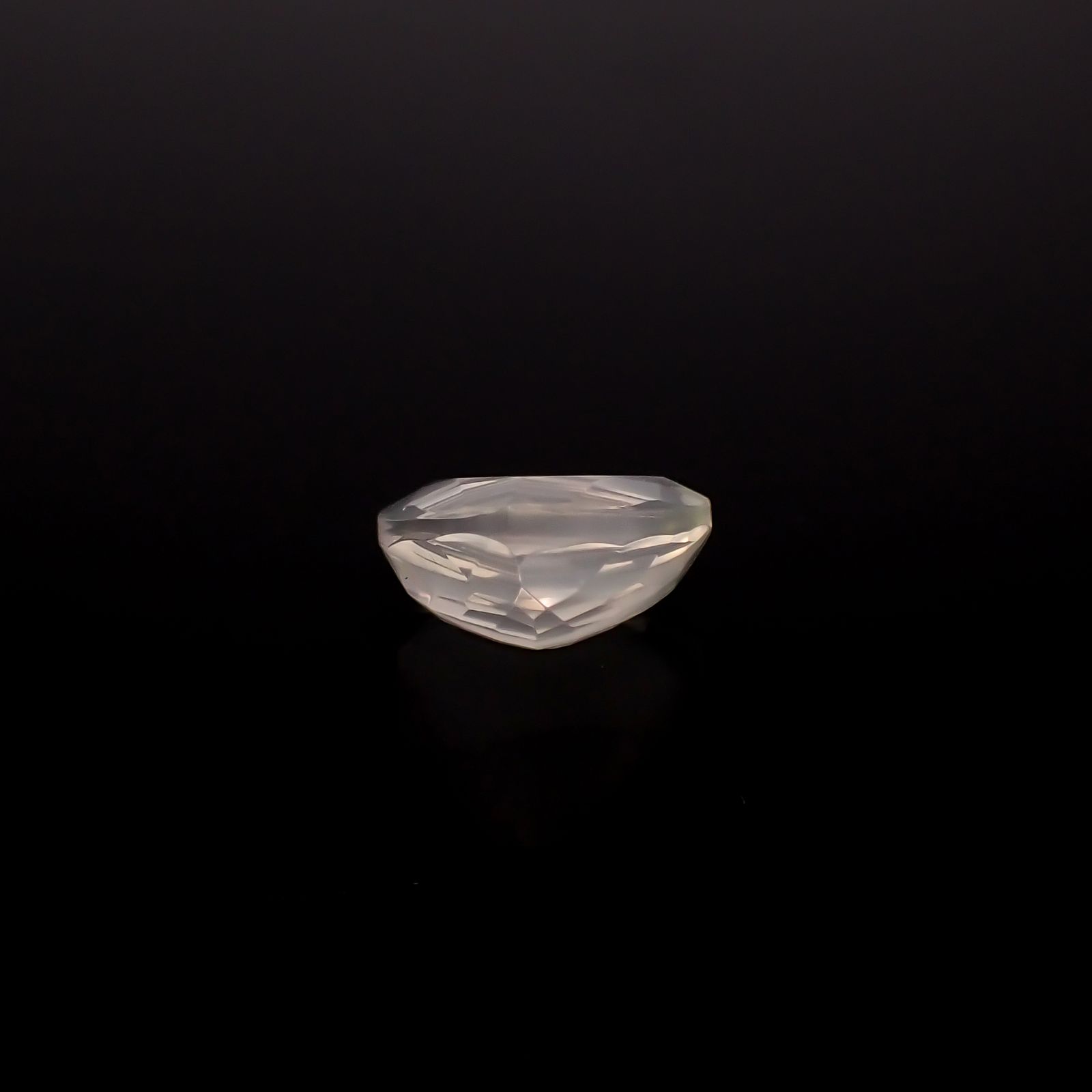 マラウイムーンストーン マラウイ共和国産 13.39ct / 15.9x16.6mm前後 [260331814]