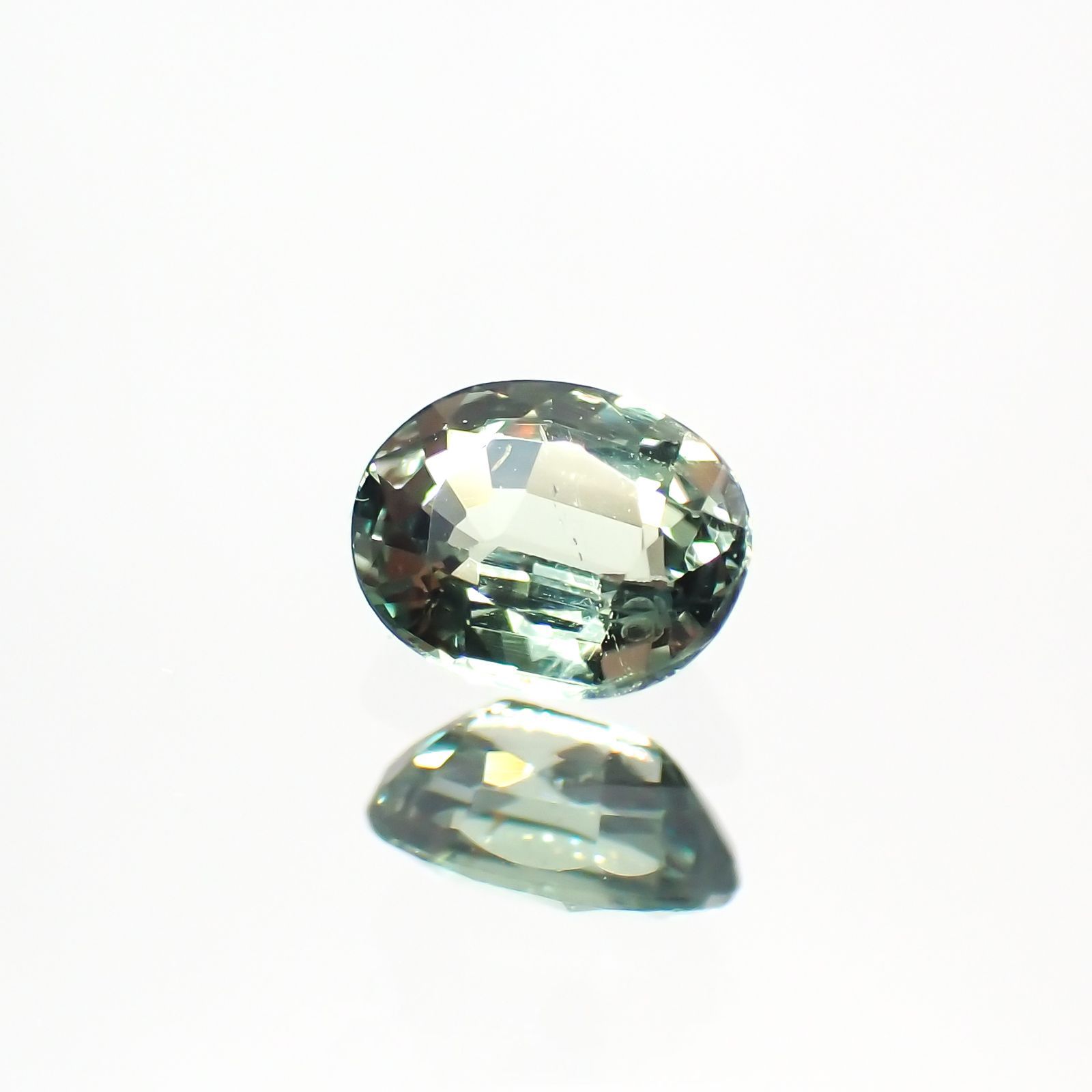 アレキサンドライト(宝石名アレキサンドライト) マダガスカル産 0.254ct ソ付(彩珠)[20106998]4.3×3.3mm前後