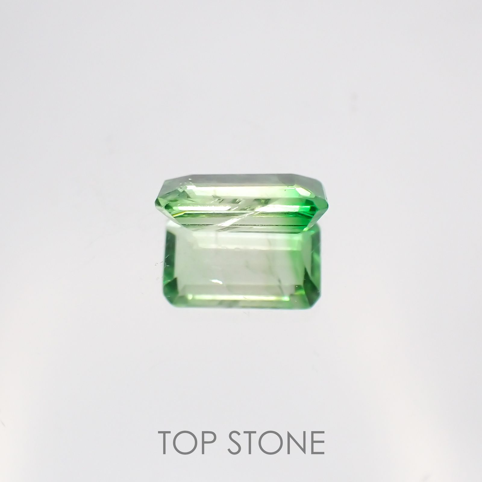 バイカラーツァボライト タンザニア産 ルース 0.8ct[210610926]7×4.3mm前後