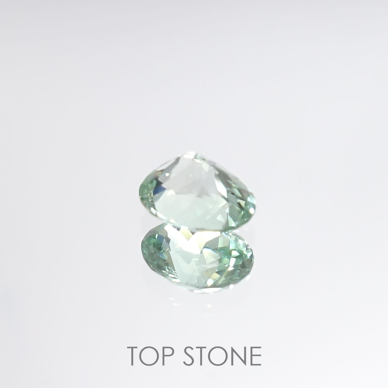 バナジウムコーネルピン(宝石名コーネルピン)タンザニア・タンガ州産 0.91ct 識別済[220115625]6.6x5.2mm前後