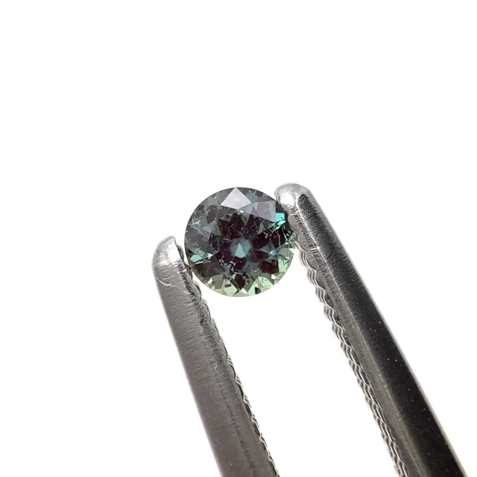 アレキサンドライト ロシア産 0.085ct / 2.6x2.6mm前後 [250530355