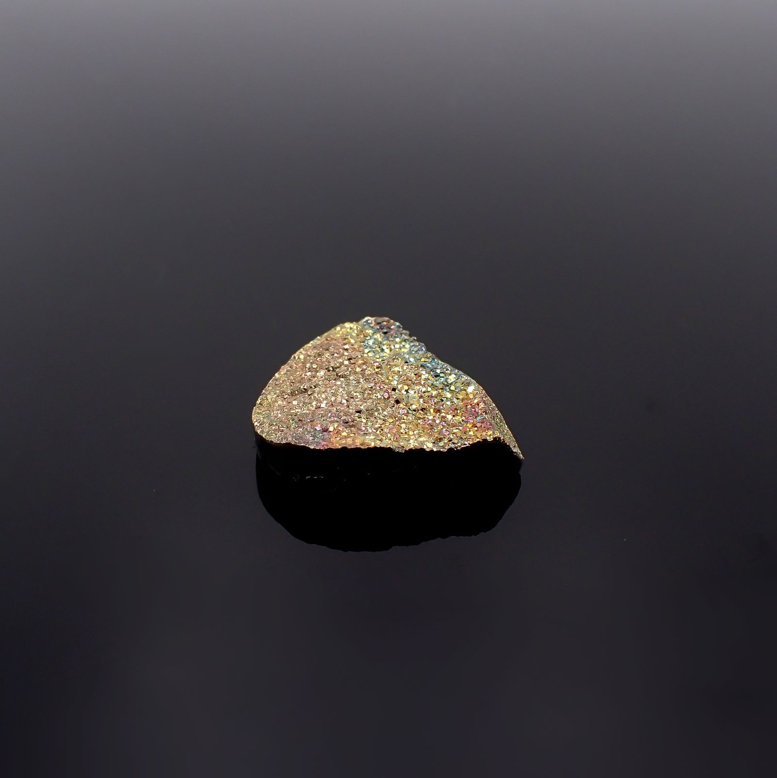◇フリーフォーム◇レインボーパイライト 原石 ロシア産 21.47ct[240527474]23.2x19.8mm前後