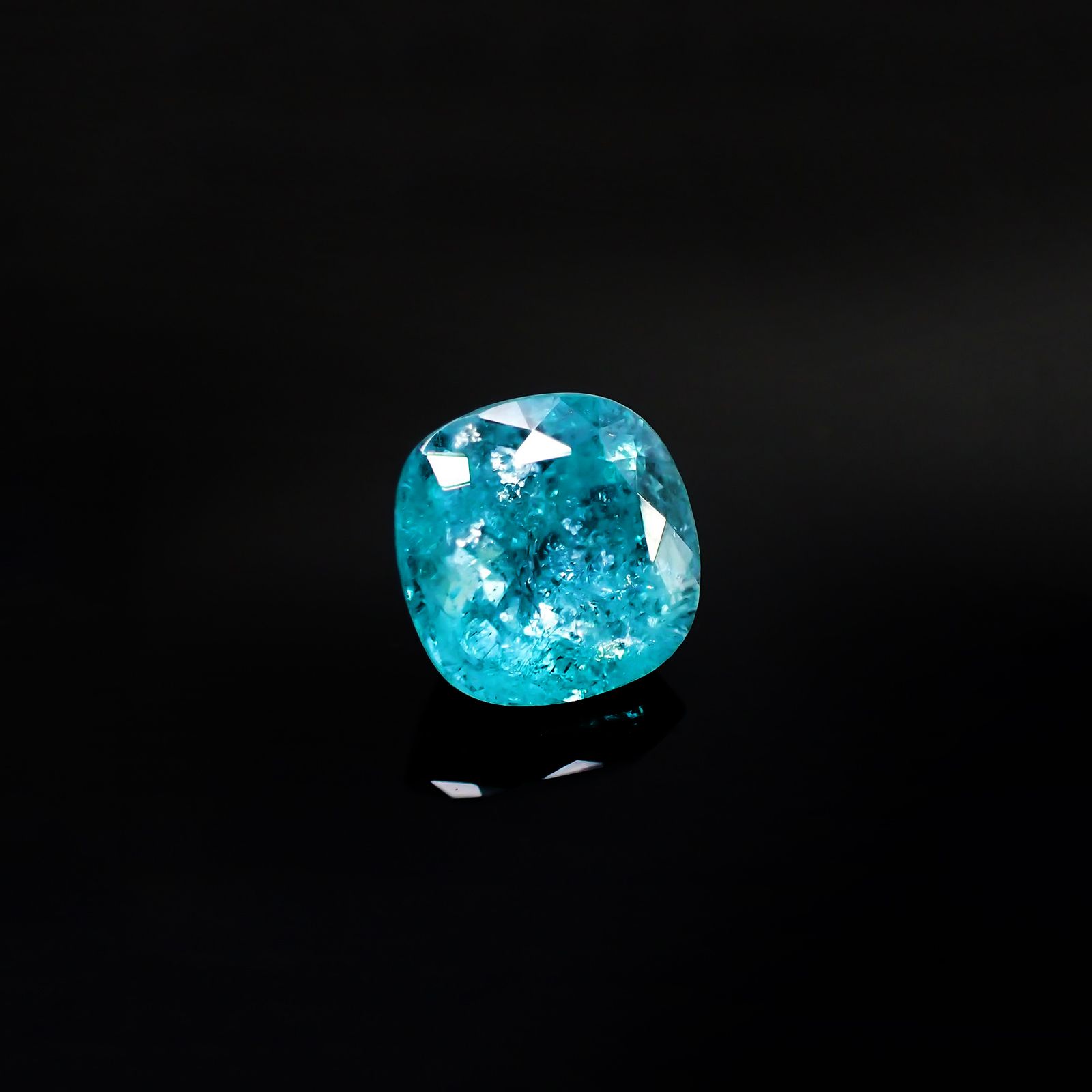 パライバトルマリン(宝石名トルマリン/別名パライバ・トルマリン) モザンビーク産 GIA鑑付 3.64ct / 9.1×9.0mm前後 [19110912]