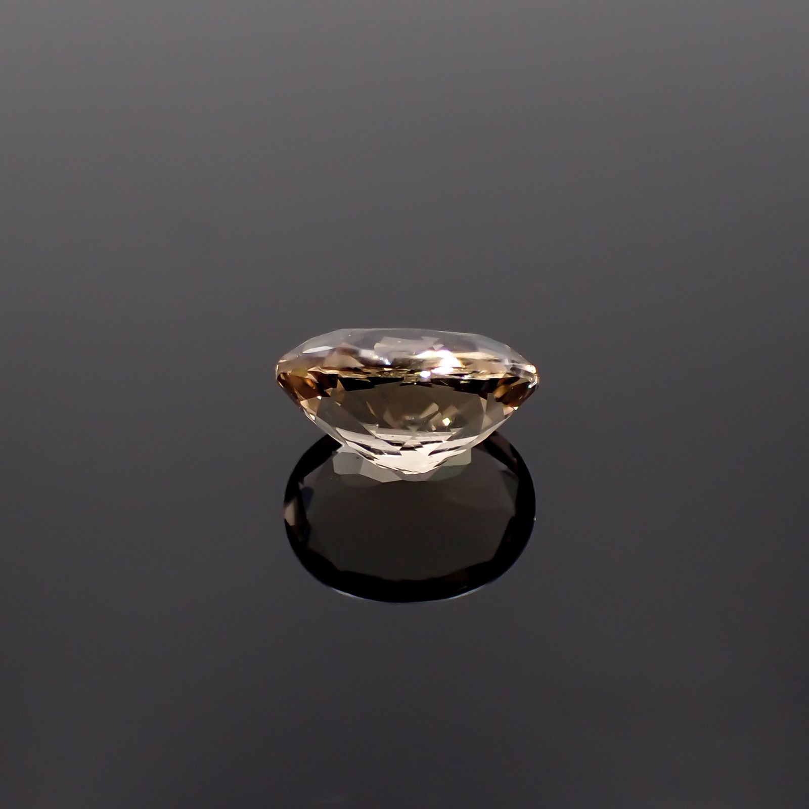 含バリウム・サニディン(宝石名サニディン)ドイツ産 2.59ct 識別済[231224977]10.4x8.2mm前後