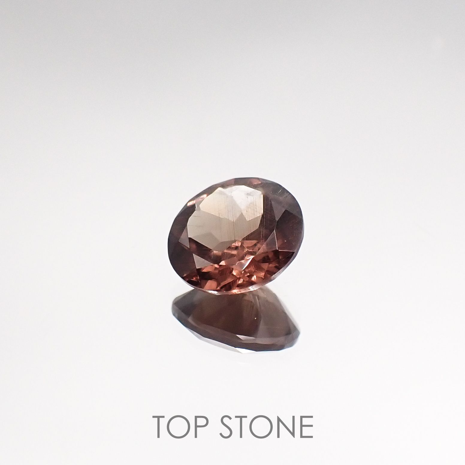 カラーチェンジガーネット(宝石名ガーネット) タンザニア/マダガスカル産 1.11ct 識別済[210611191]6.6×6.5mm前後
