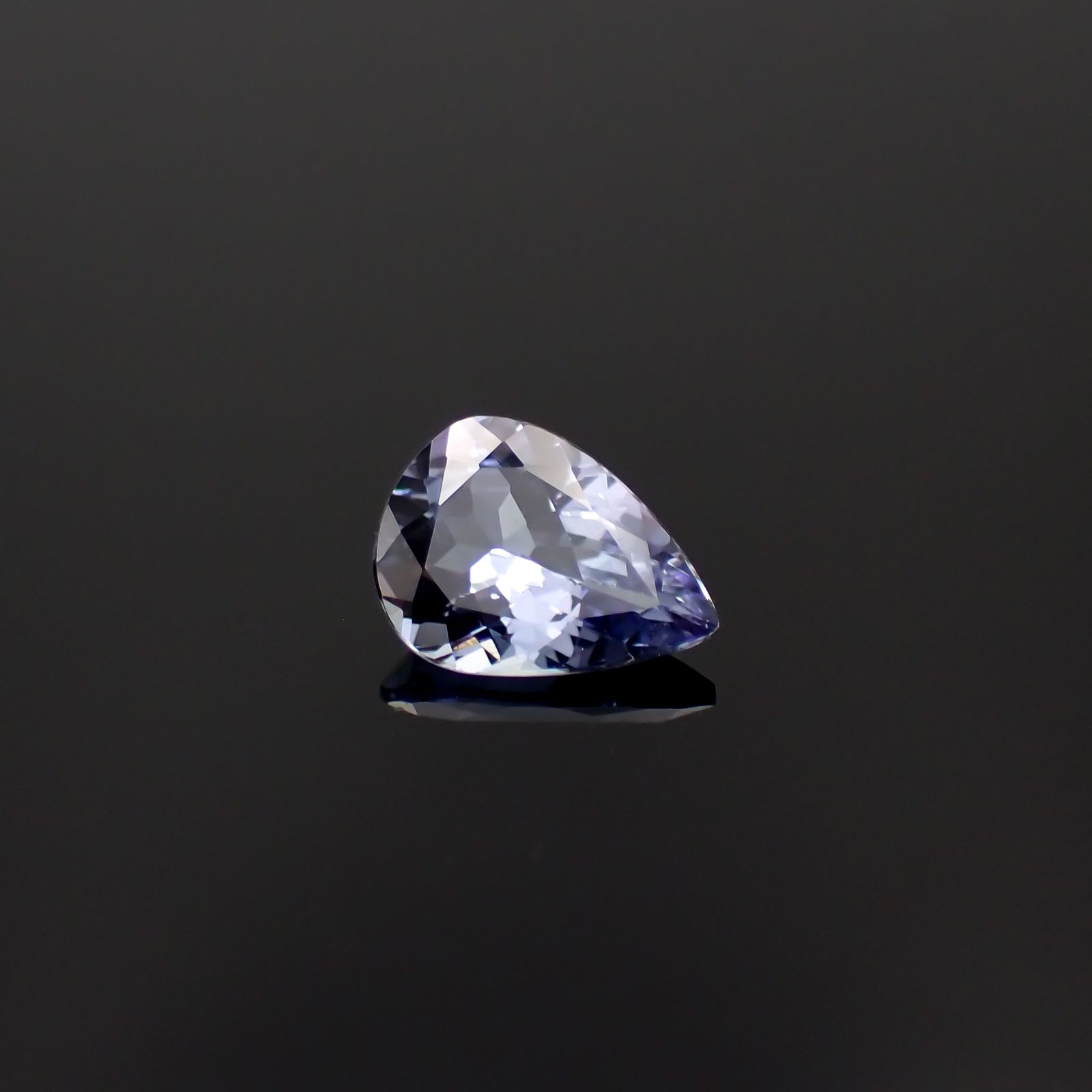 バイカラータンザナイト(宝石名タンザナイト/ゾイサイト)タンザニア産 1.08ct 識別済[231224645]8.4x6.3mm前後