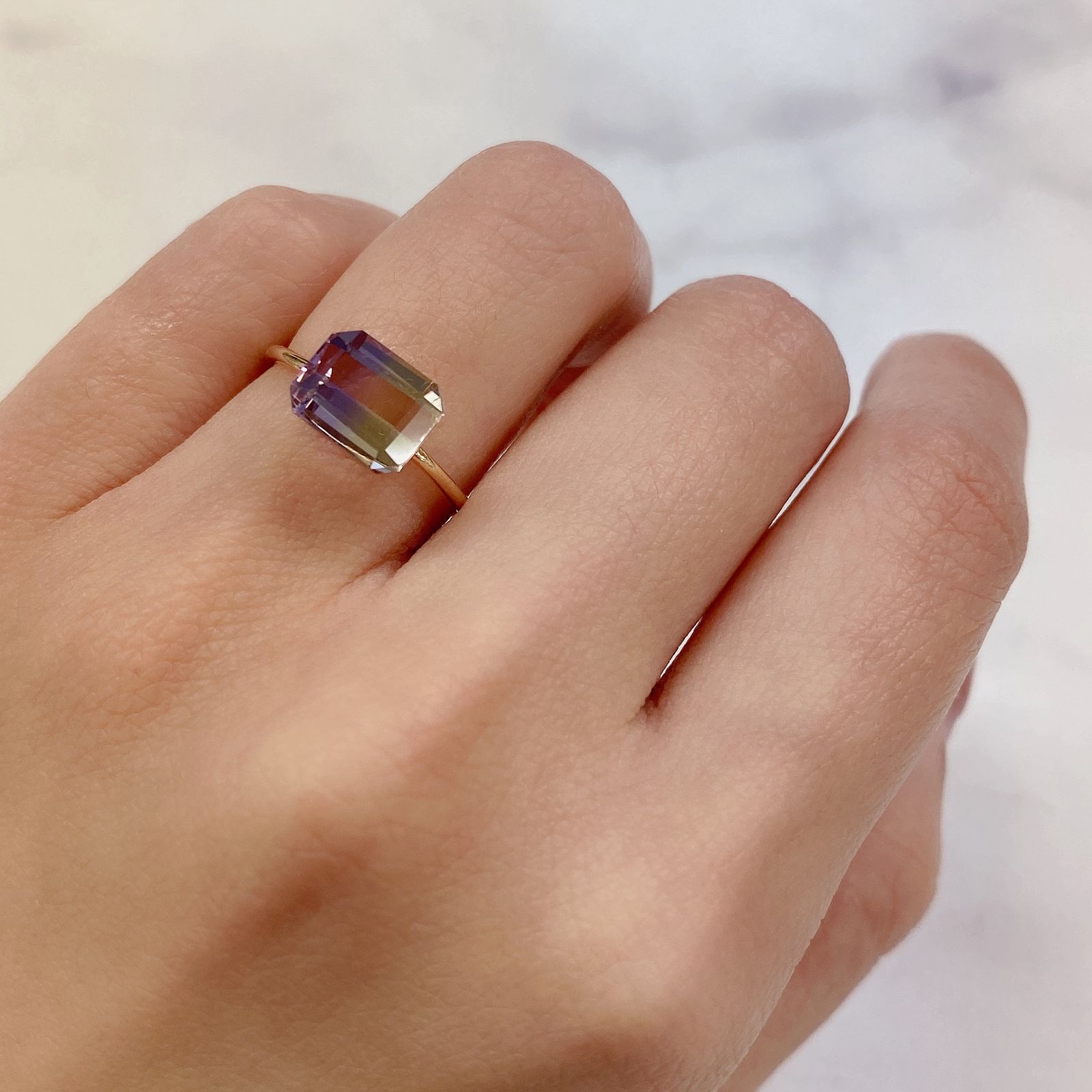 アメトリン(宝石名バイカラー・クォーツ/別名アメトリン) ボリビア産 2.32ct 識別済[20106901]8.8×6.9mm前後