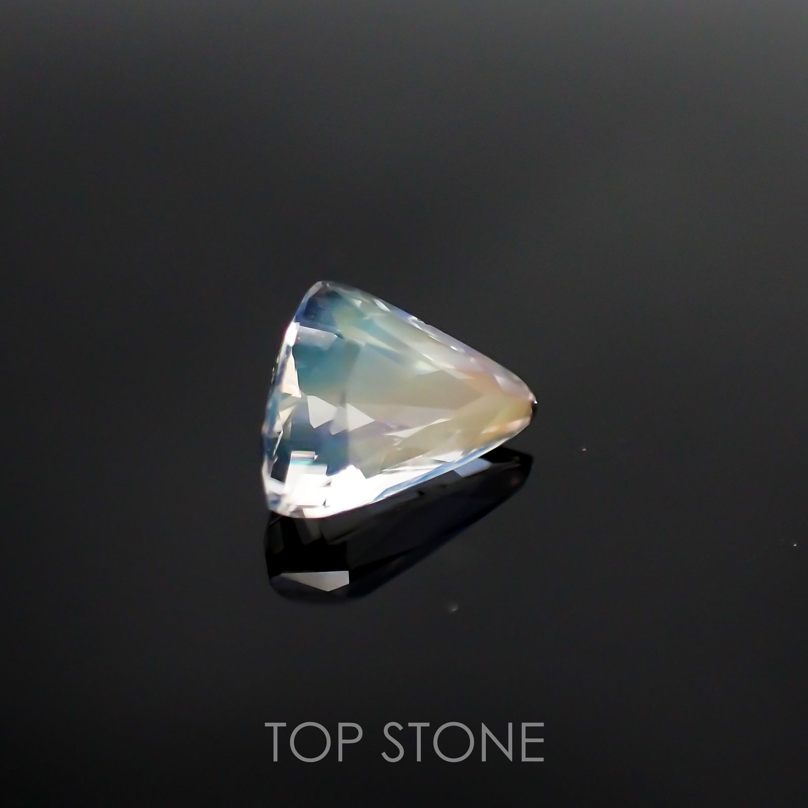 レインボームーンストーン(アンデシンラブラドライト) マダガスカル産 ルース 1.35ct[210611254]6.4×9.8mm前後