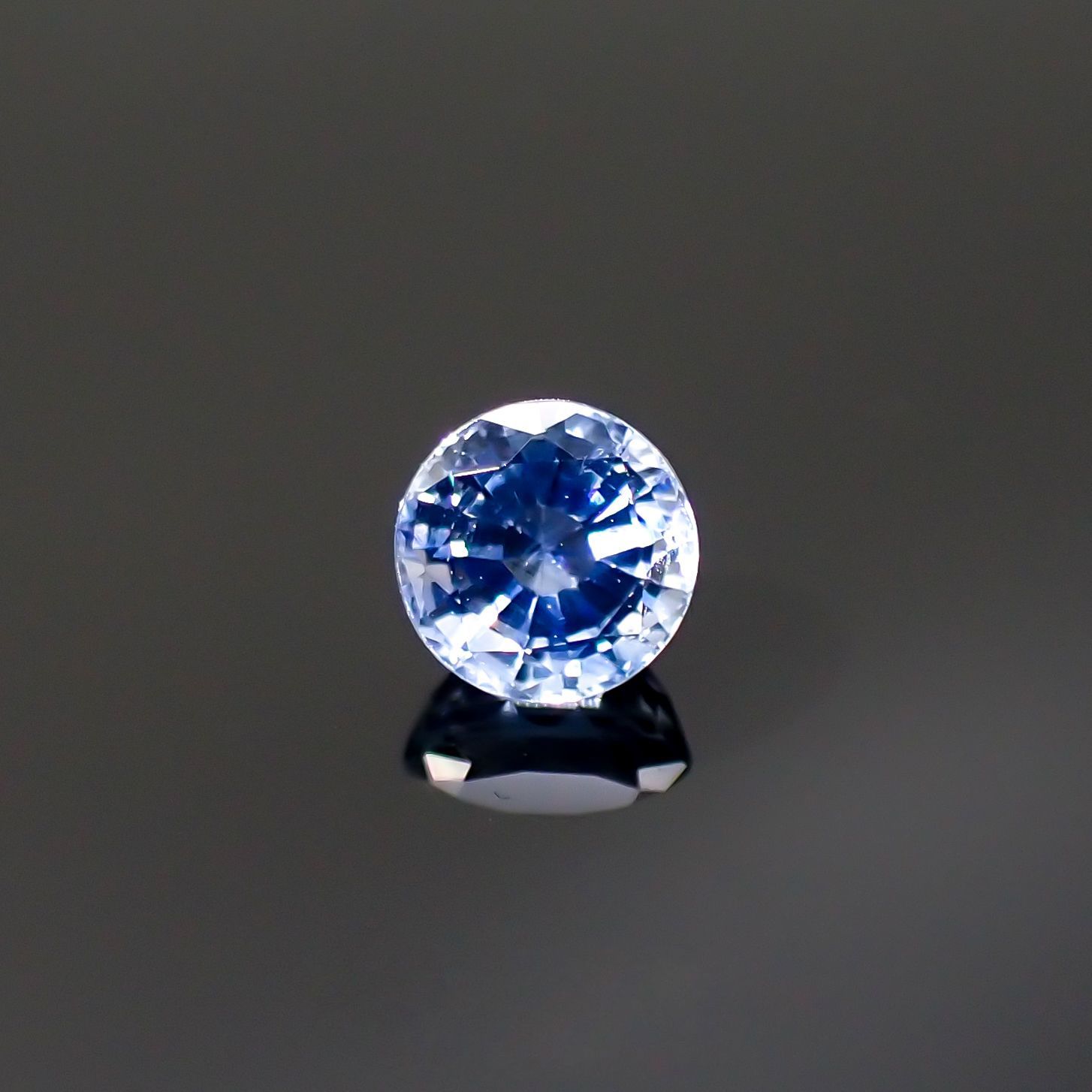 アイスブルーサファイア(宝石名サファイア)スリランカ/マダガスカル産 0.52ct 識別済[220515962]4.4x4.4mm前後