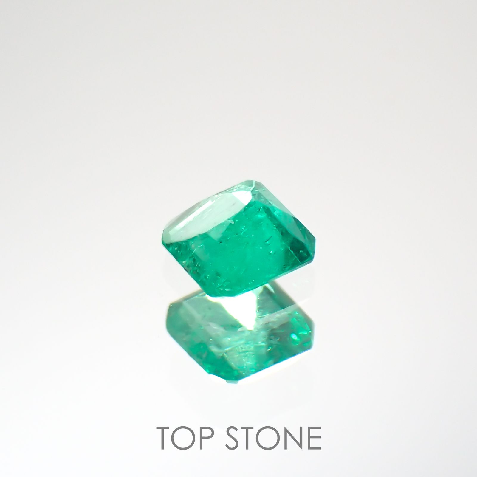 エメラルド(宝石名エメラルド) コロンビア産 0.13ct 識別済[201812833]3×3mm前後