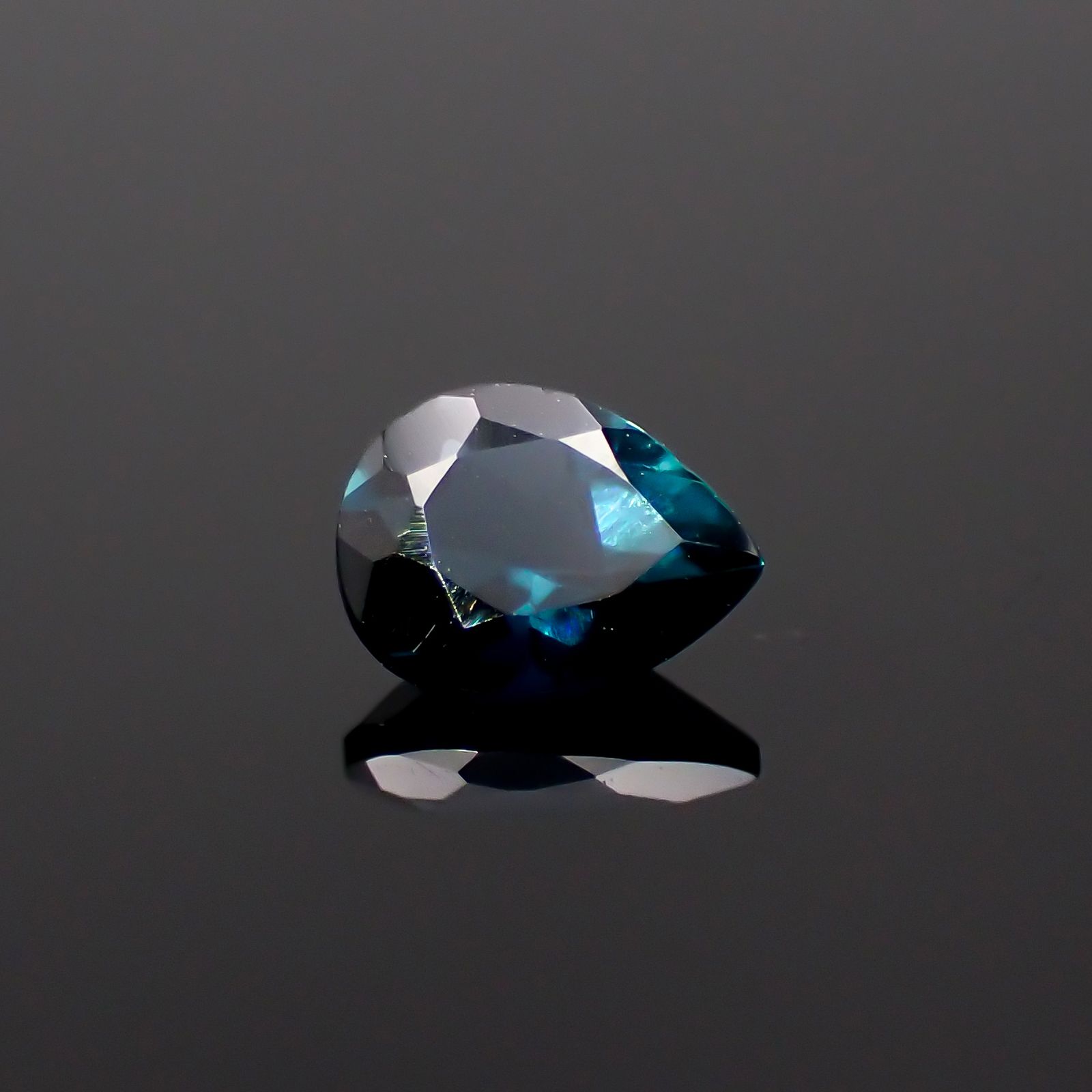 インディゴライト ブラジル/アフリカ産 0.27ct[230923522]5x3.9mm前後