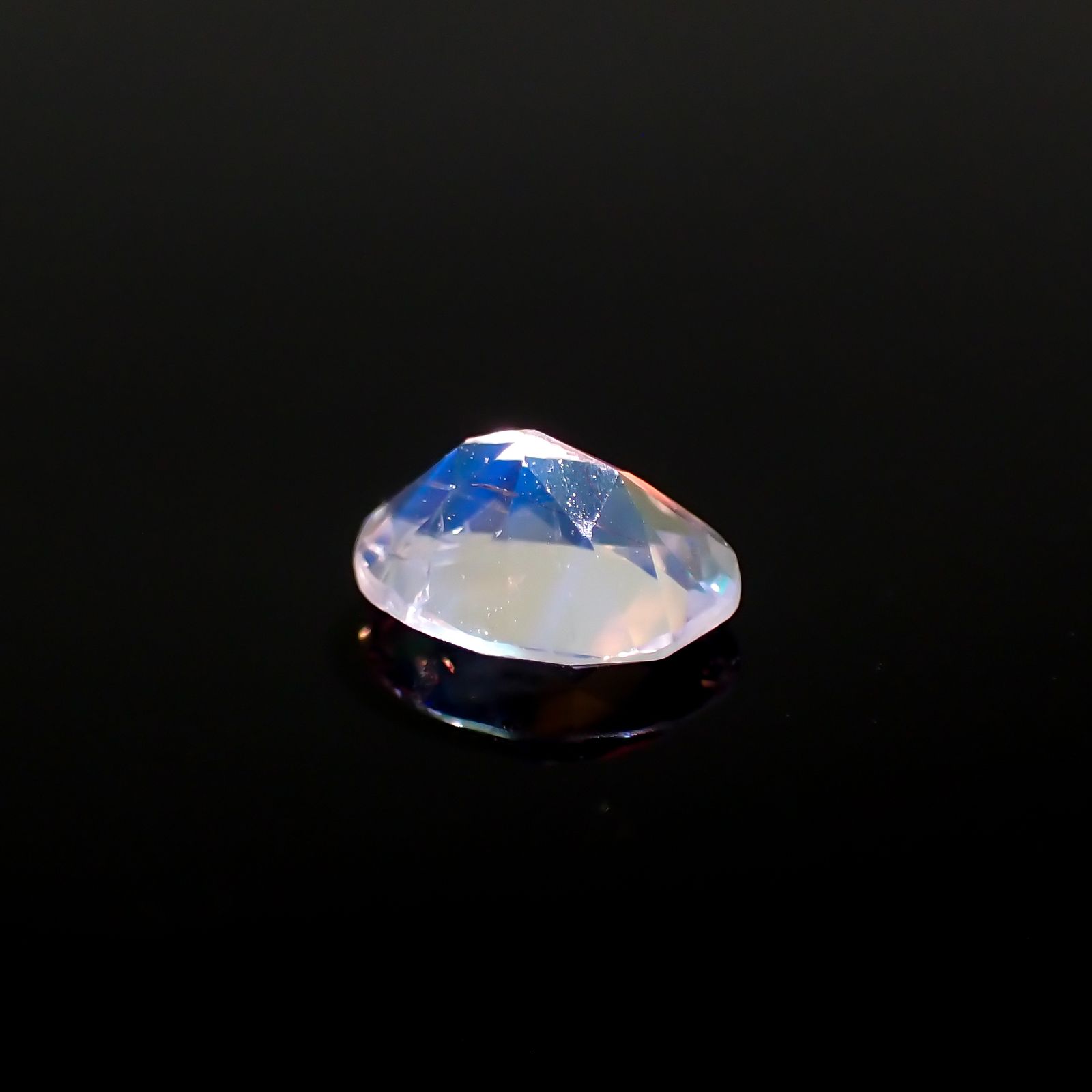 レインボームーンストーン タンザニア産 0.84ct[231023579]7.6x5.8mm前後