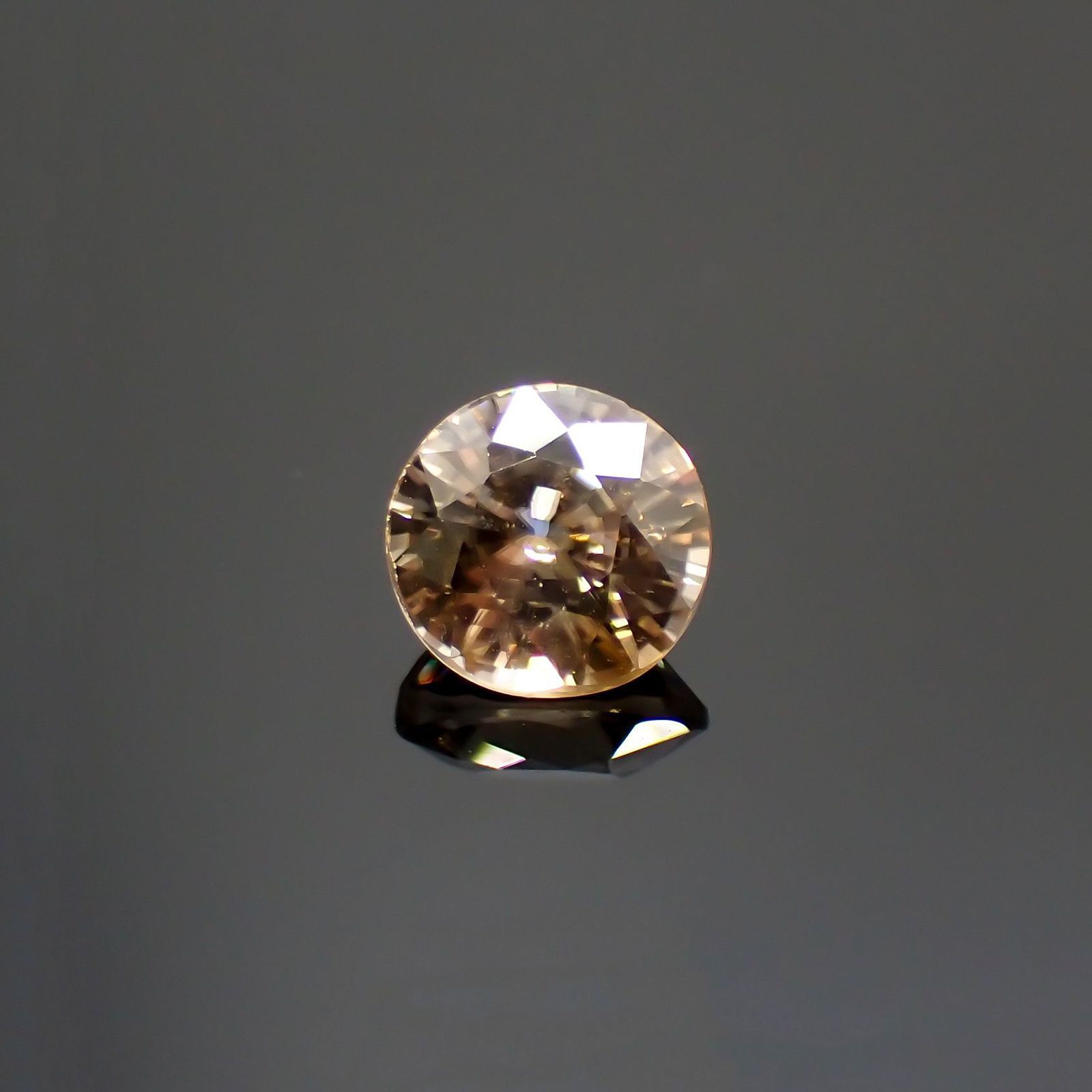 イエロージルコン(宝石名ジルコン)スリランカ/カンボジア産 1.94ct 識別済[220114829]6.7x6.6mm前後