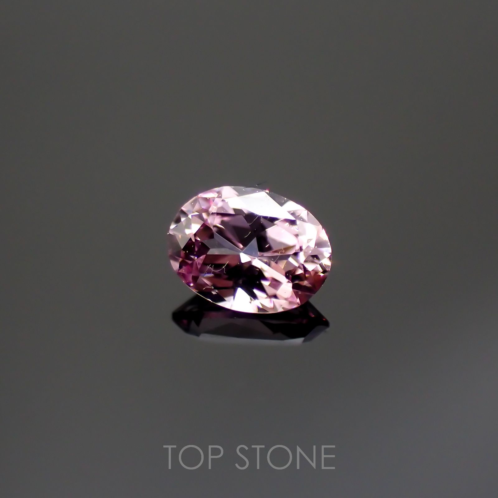 カラーシフトマラヤガーネット(宝石名ガーネット)タンザニア産 0.18ct 識別済[220616426]4x3mm前後
