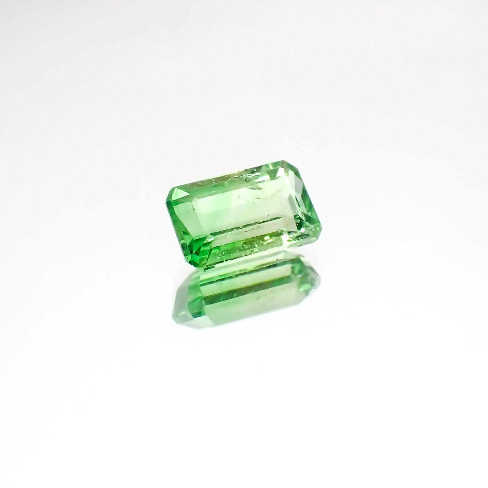 バイカラーツァボライト(宝石名グリーン グロッシュラー・ガーネット)タンザニア産 1.45ct 識別済[231124266]7.7x4.8mm前後