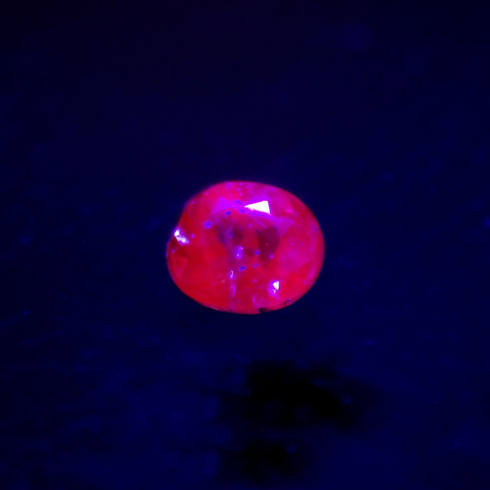 アレキサンドライト(宝石名アレキサンドライト) ブラジル産 0.057ct 識別済[20095556]2.4×2mm前後