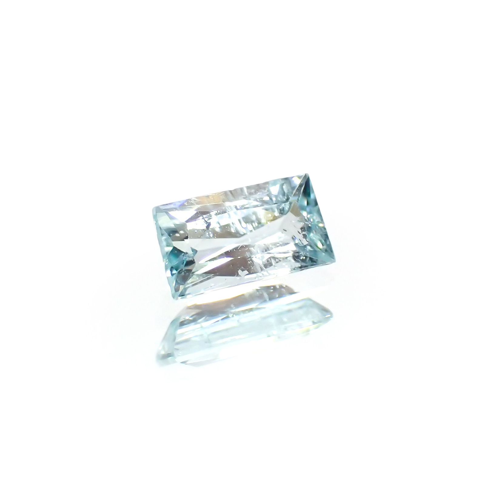 パライバトルマリン(宝石名トルマリン/別名パライバ・トルマリン)モザンビーク産 識別済 0.44ct / 6.2x3.4mm前後 [230522236]