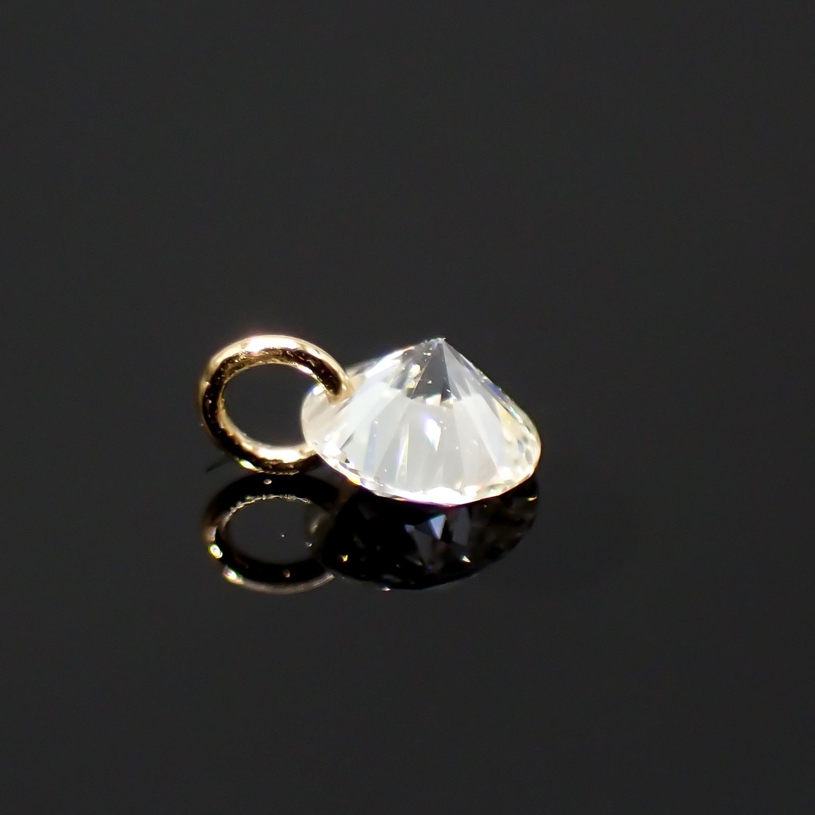◇La terre(ラ・テール)◇K18ダイヤモンドチャーム TTLC/SI(宝石名ダイアモンド) 0.096ct 識別済[220515750]2.6x2.6mm前後