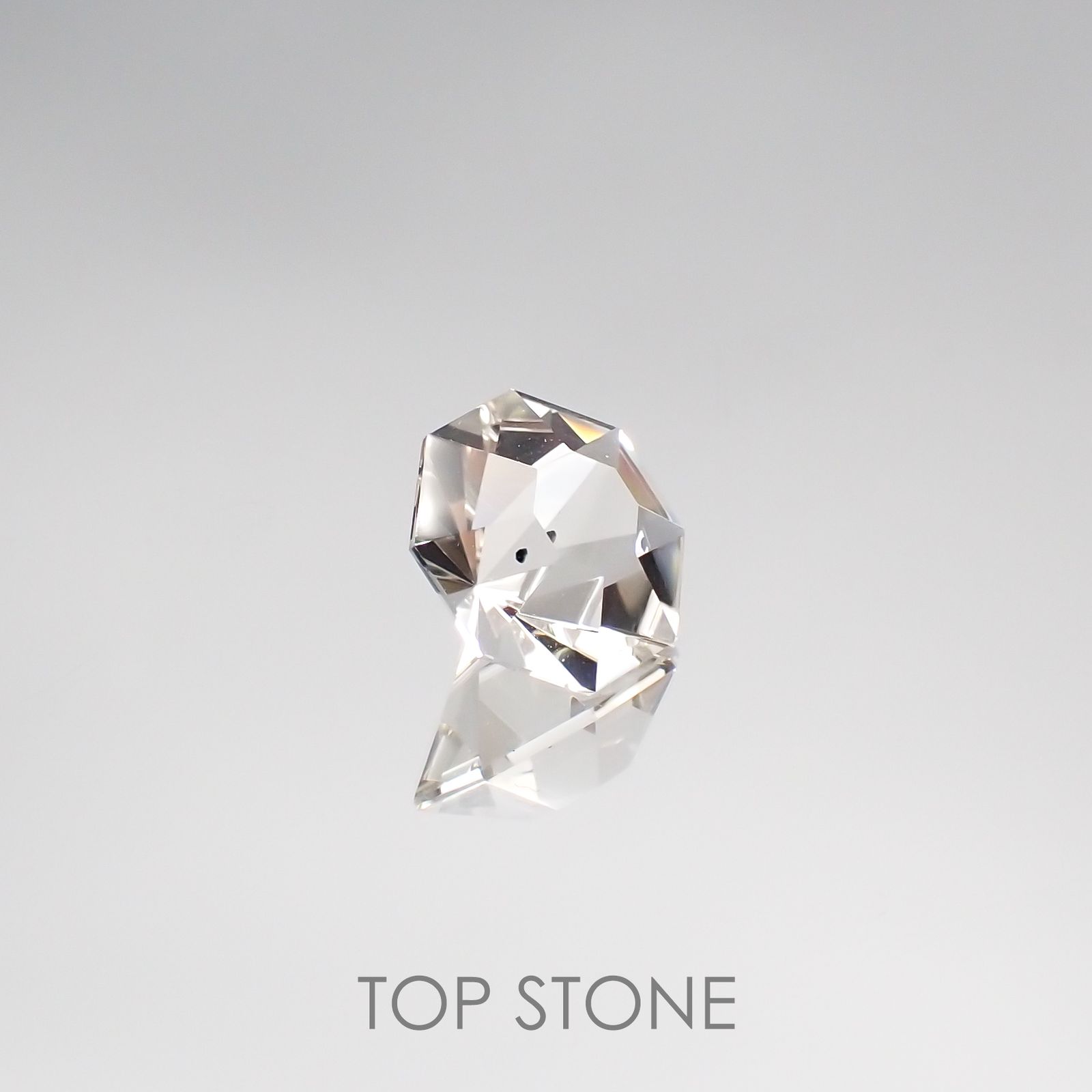 クリノクロアインクォーツ(宝石名アグリゲート・クリノクロアインクォーツ) ブラジル産 9.153ct ソ付(彩珠)[210611224]13.9×13.8mm前後