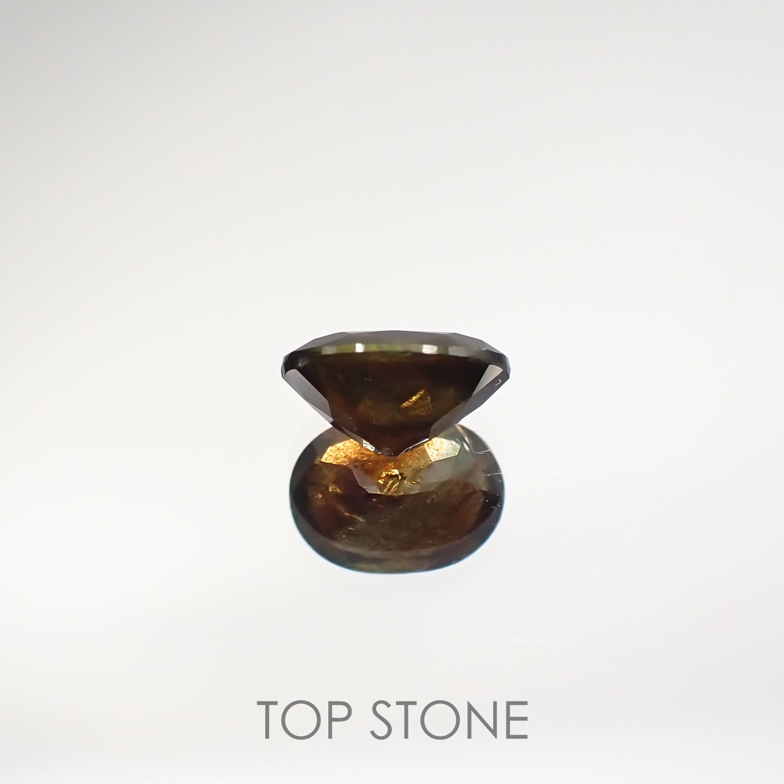 ゴールドシーンサファイア 非加熱(宝石名シーン・サファイア) ケニア産 0.648ct ソ付(彩珠)[210712069]5.7×4.3mm前後