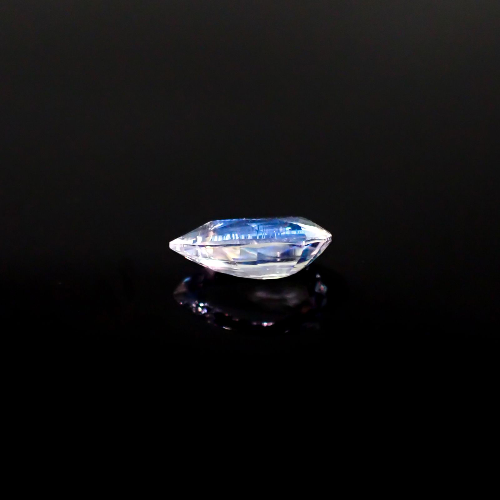 レインボームーンストーン マダガスカル産 1.30ct[240928966]10.2x6mm前後