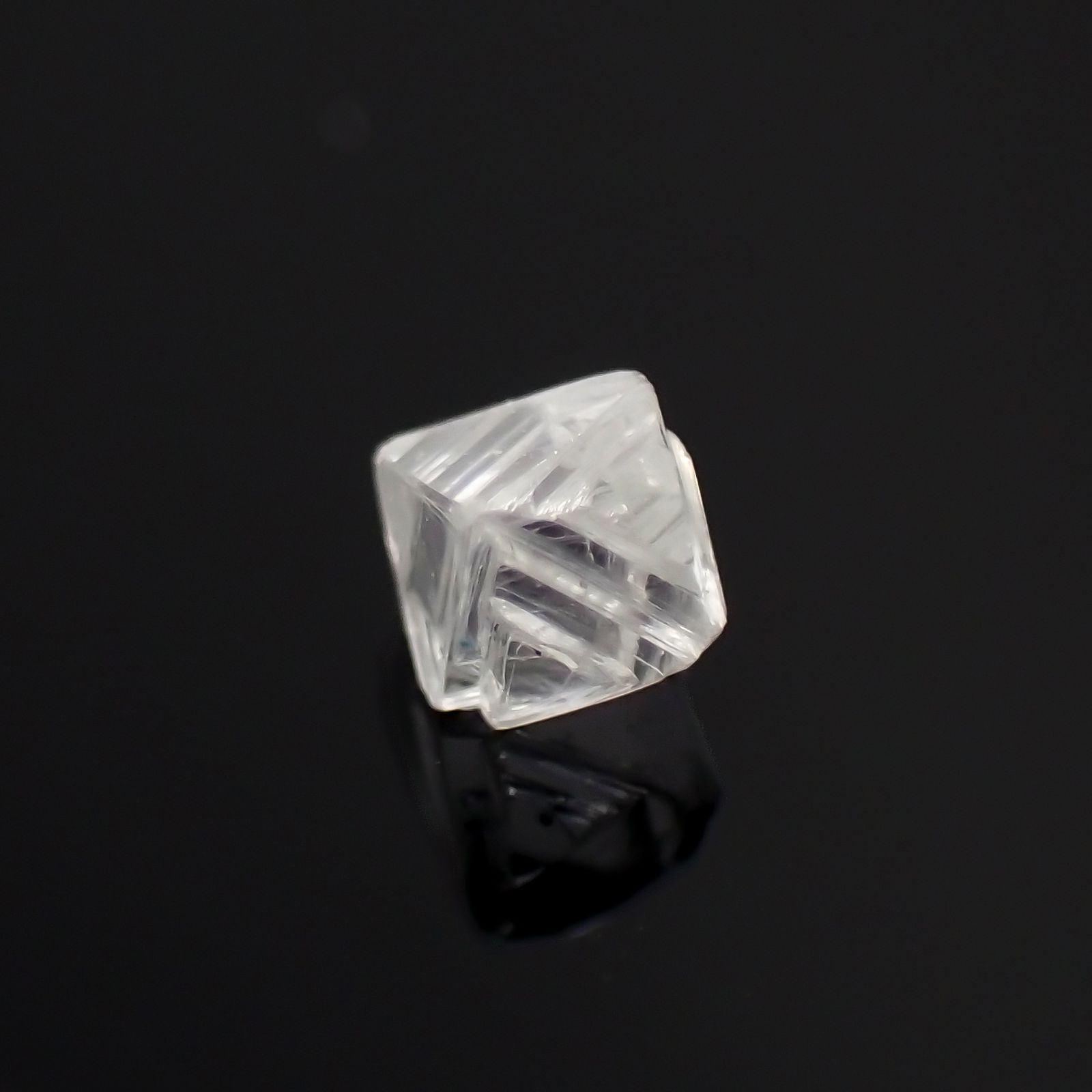 ソーヤブルダイヤモンド 原石(成長丘あり/Growth Hillock) 0.091ct[230923443]2.8x2.4mm前後 | TOP  STONE(トップストーン)