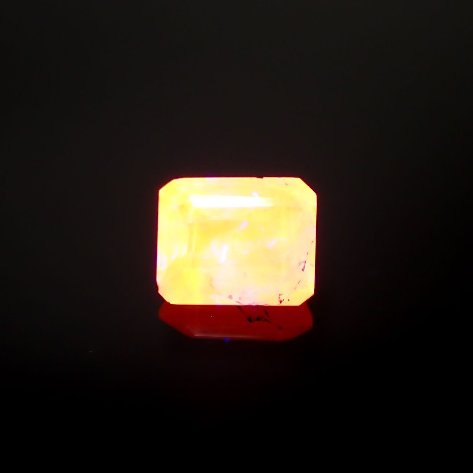 ハックマナイト(宝石名ハックマナイト)アフガニスタン産 識別済 0.41ct / 5.1x4.1mm前後 [260115391]