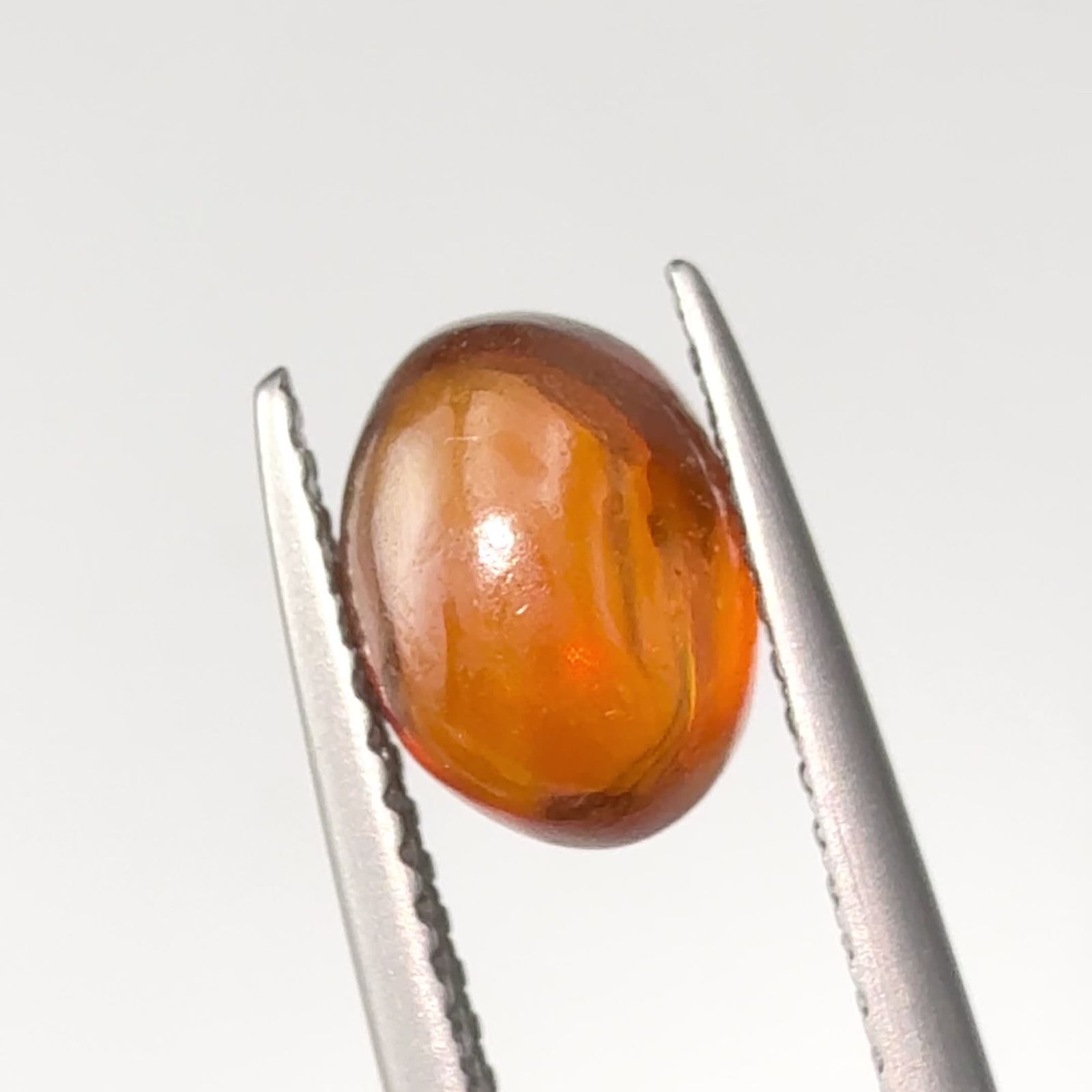 合成石でも希少「ジンカイト」｜炎のような色彩を持つ亜鉛鉱物の魅力や