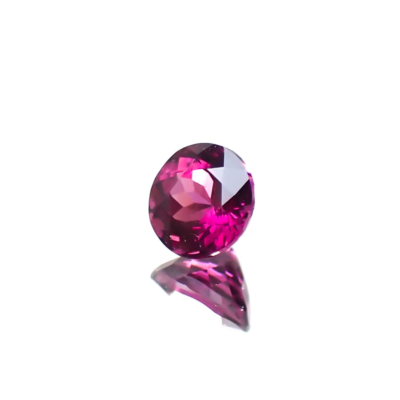 ロードライトガーネット(宝石名ガーネット)ブラジル産 0.56ct 識別済[250530369]4.7x4.6mm前後