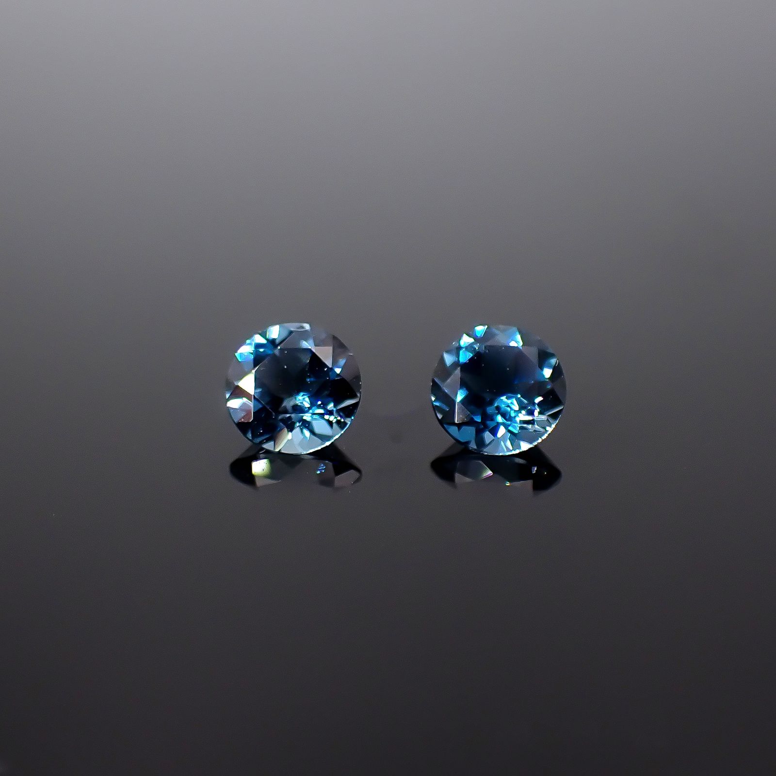 ◇ペアセット◇ロンドンブルートパーズ ブラジル産 1.64ct(2pcs合計) / 6x6mm前後 [251031329]