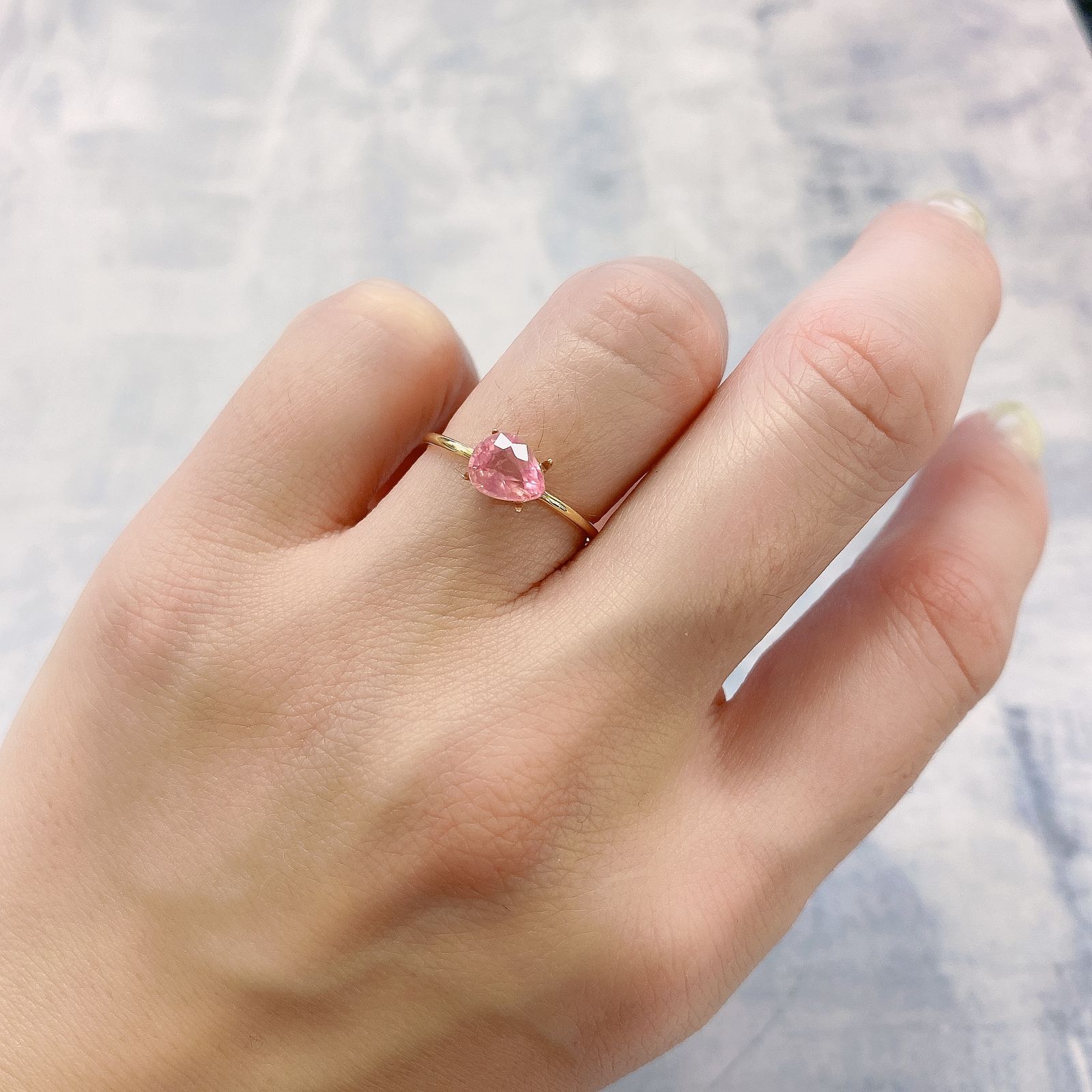 シルキーピンクスピネル(宝石名ピンク・スピネル)タンザニア産 0.98ct 識別済[220114136]6.7x5.5mm前後