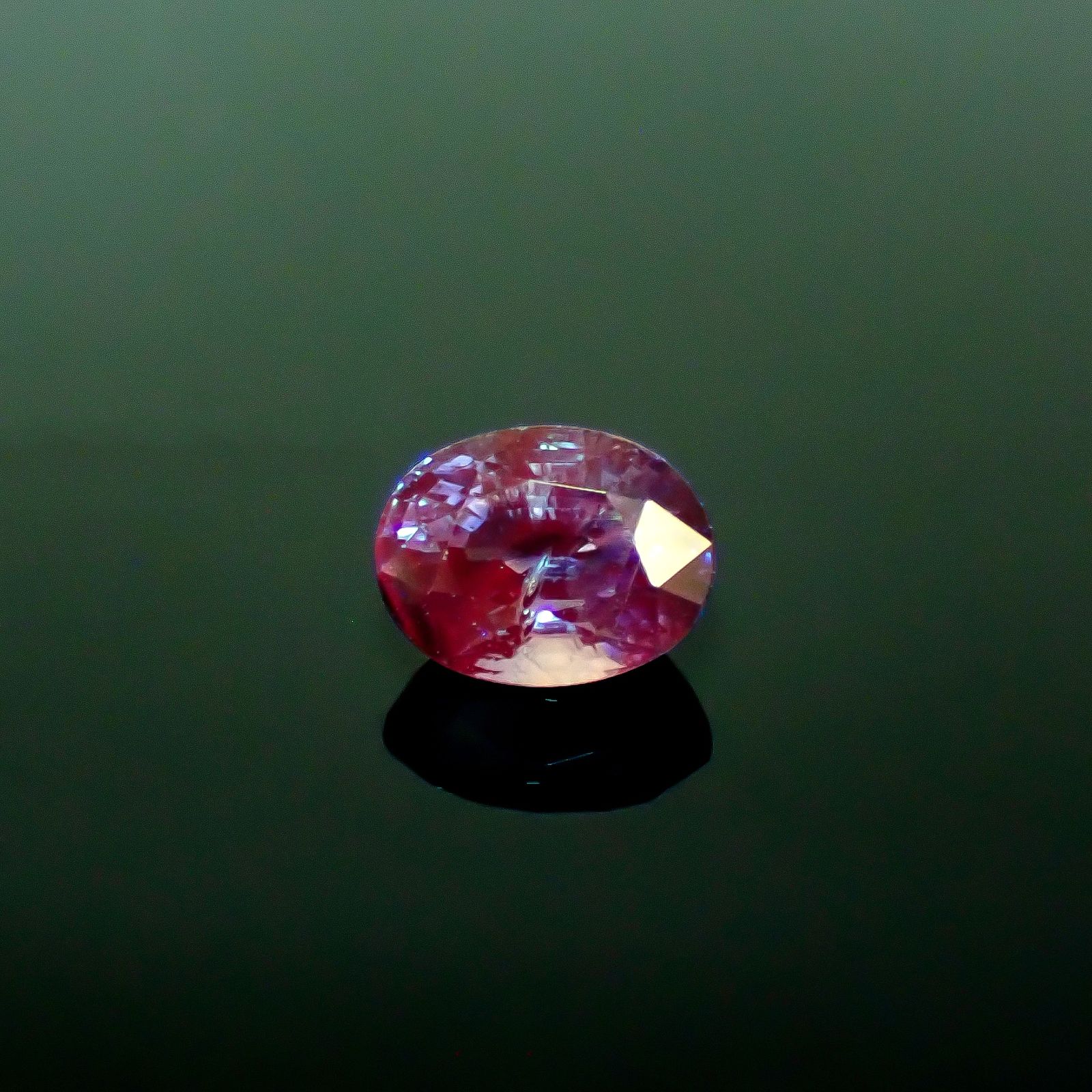 コーンフラワーブルーサファイア(宝石名サファイア/コーンフラワーブルー)スリランカ産 LOTUS鑑付 4.29ct / 10.02x7.7mm前後 [260131599]