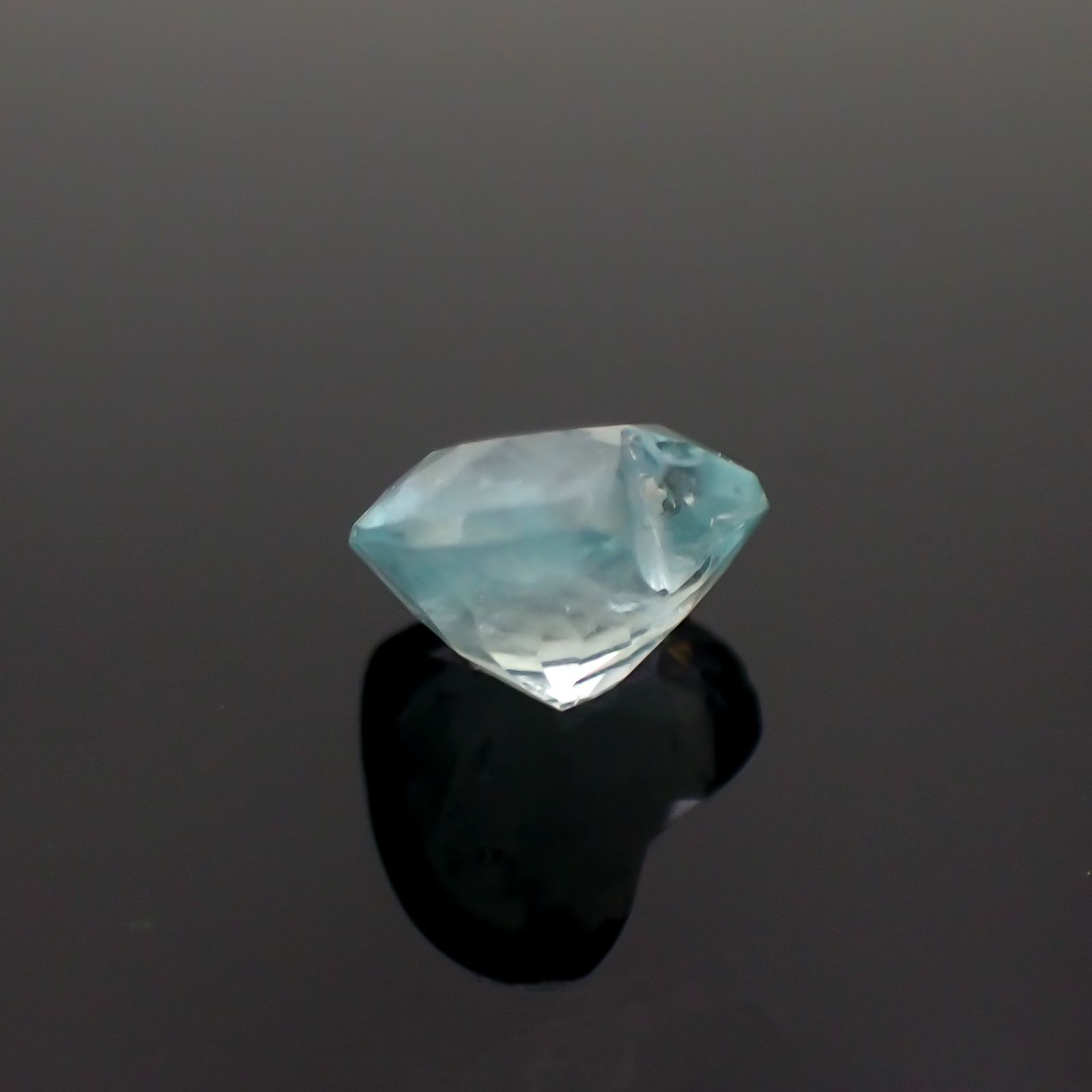 ユークレース(宝石名ブルー・ユークレース)コロンビア産 1.689ct ソ付(彩珠)[221018681]6.9x8.1mm前後