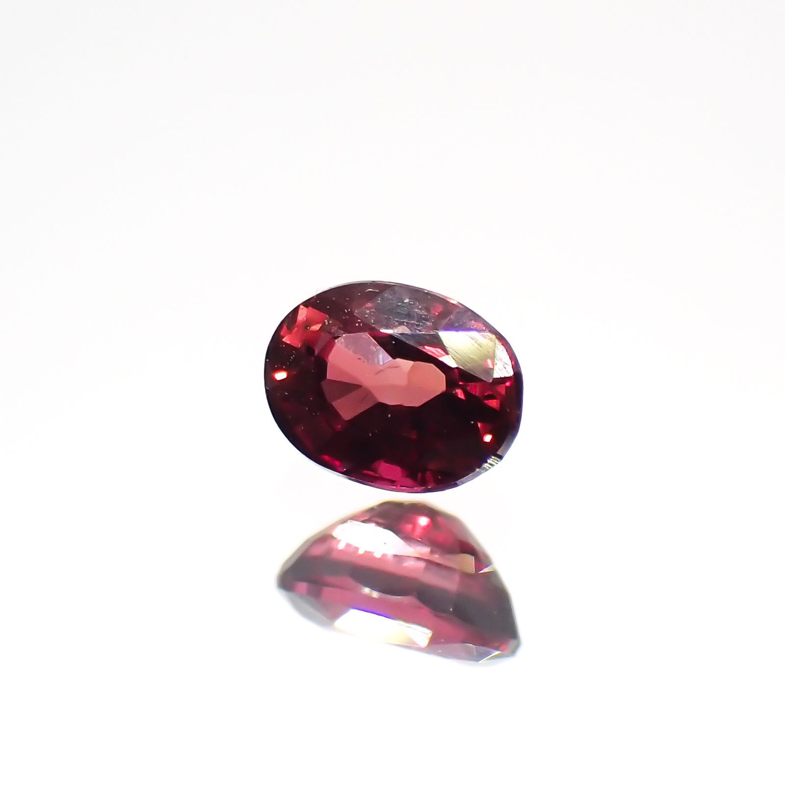 ルビー(宝石名ルビー)タンザニア産 0.24ct 識別済[220115039]3.9x2.9mm前後