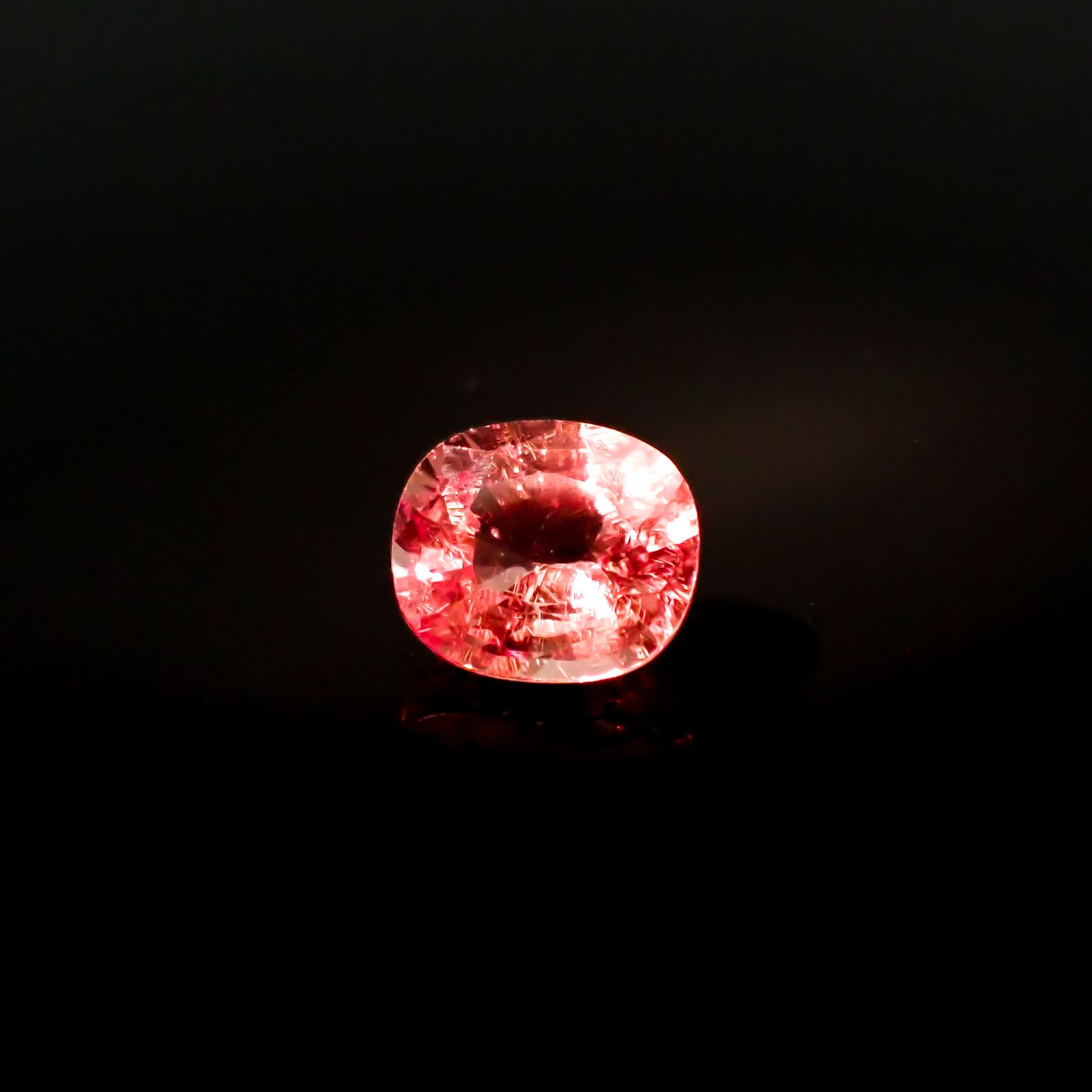 カラーシフト マラヤガーネット(宝石名ガーネット) タンザニア産 1.69ct 識別済[210711879]7.5×6.5mm前後