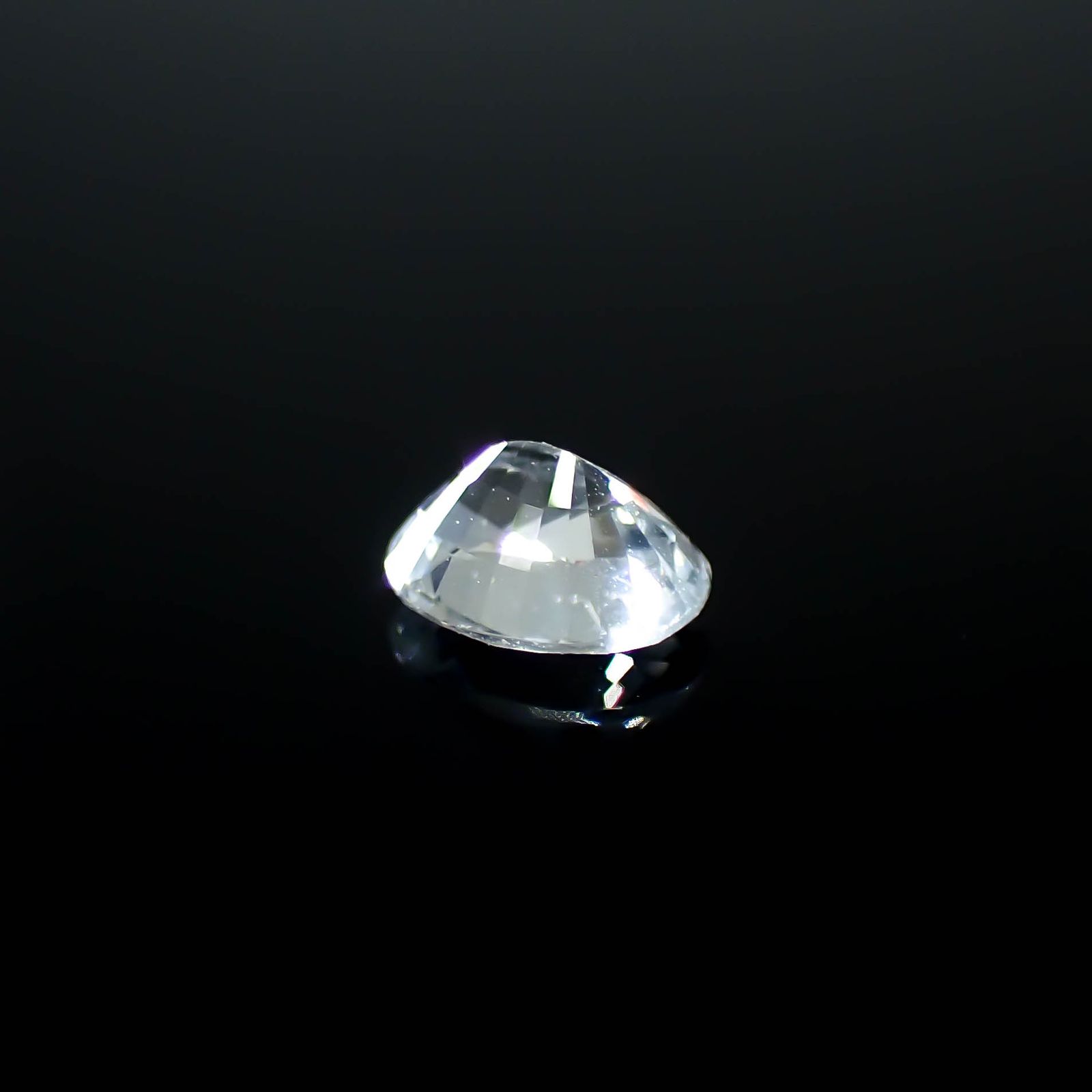 カラーレスサファイア スリランカ産 0.48ct [250830970]5.1x4mm前後