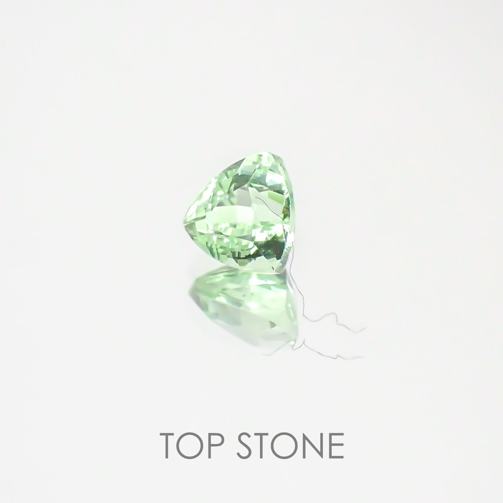 ミントガーネット タンザニア産 ルース 0.43ct[20127914]4.3×4.3mm前後