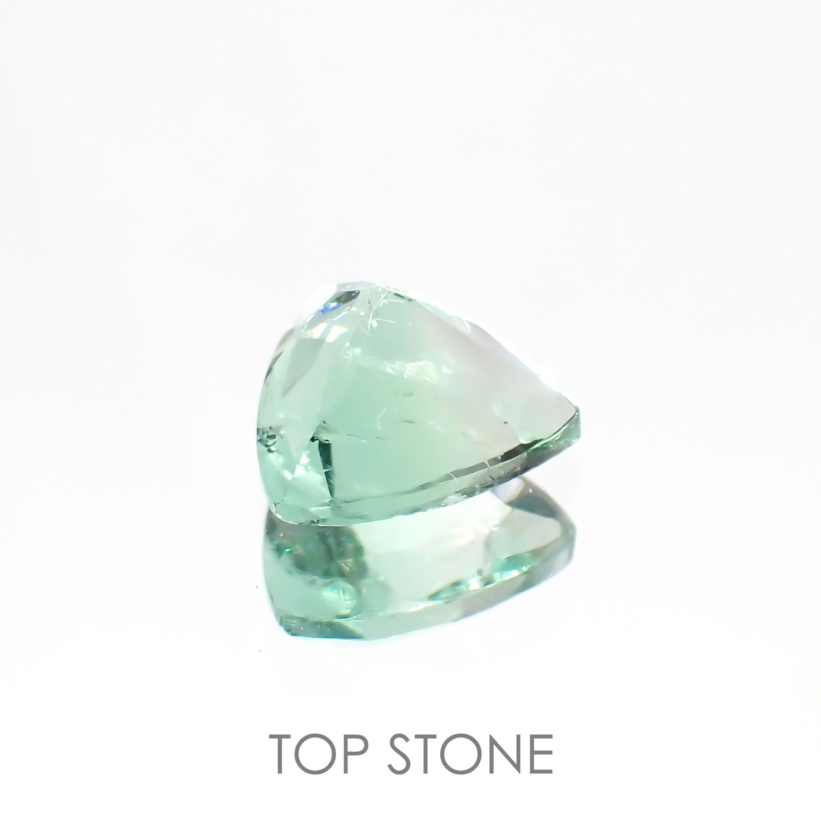 フローライト フルオレッセンス(宝石名フルオライト)イギリス・ロジャリー鉱山産 1.1ct 識別済[211113778]6.8x6.9mm前後