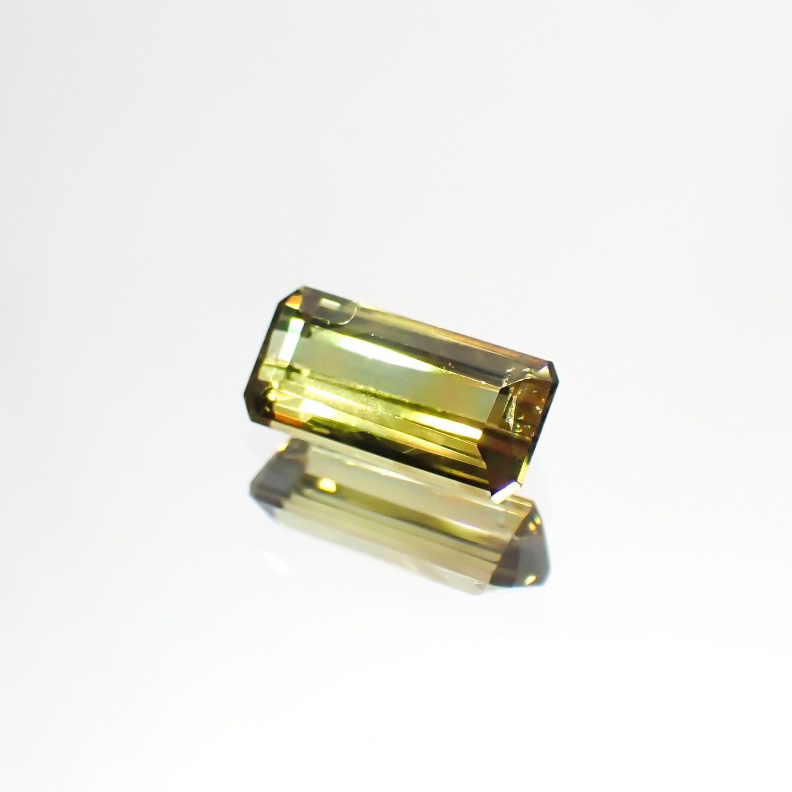 バイカラークリソベリル(宝石名バイカラー・クリソベリル)マダガスカル産 0.95ct 識別済[220114200]7.9x3.8mm前後