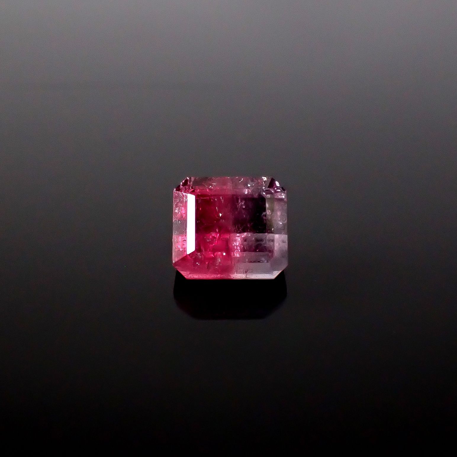 バイカラートルマリン アフガニスタン産 1.81ct / 6.8x6.2mm前後 [260231750]