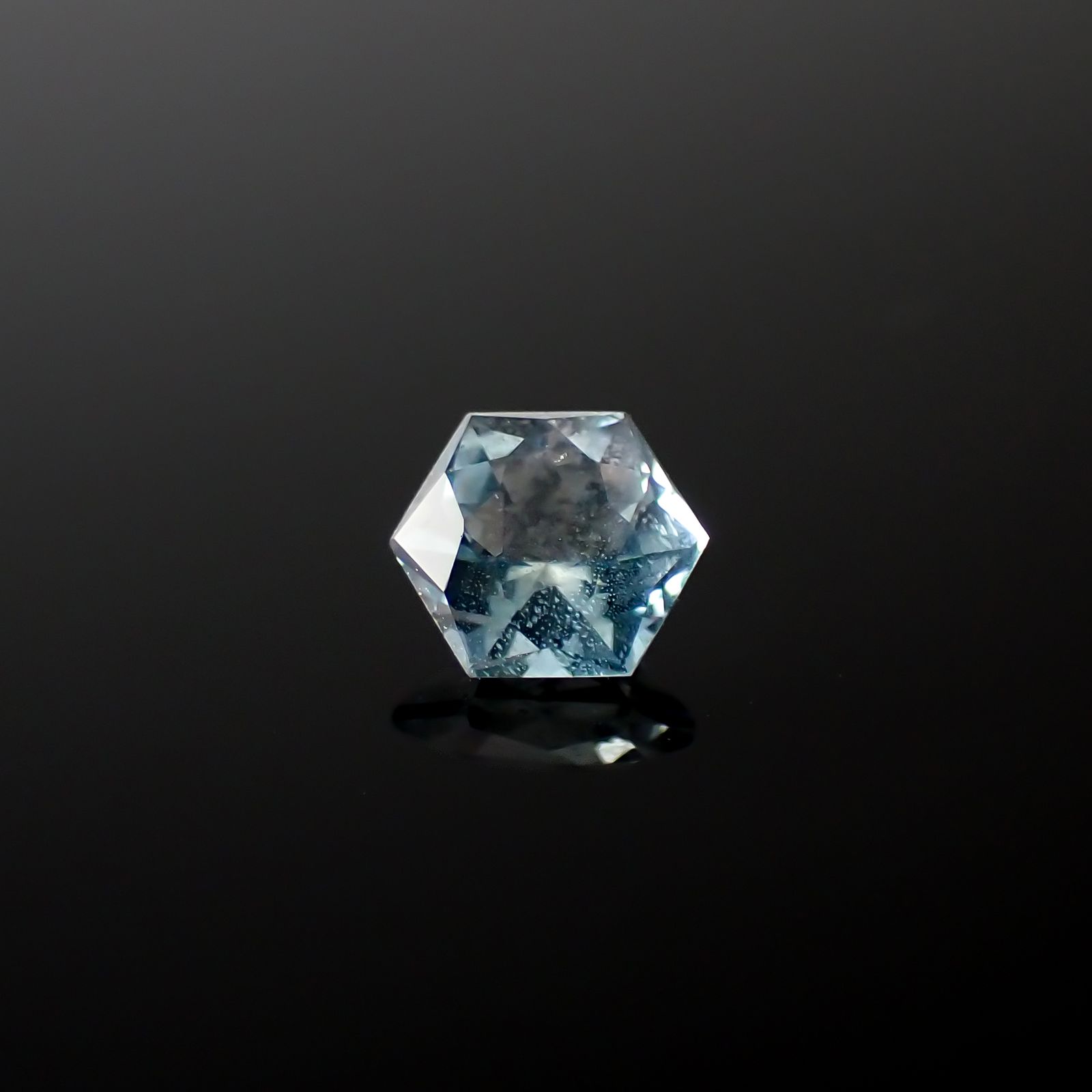 ◇ヘキサゴンカット◇アベンチュリンアクアマリン ブラジル・ミナスジェライス州産 0.48ct[240226008]4.9x4.9mm前後