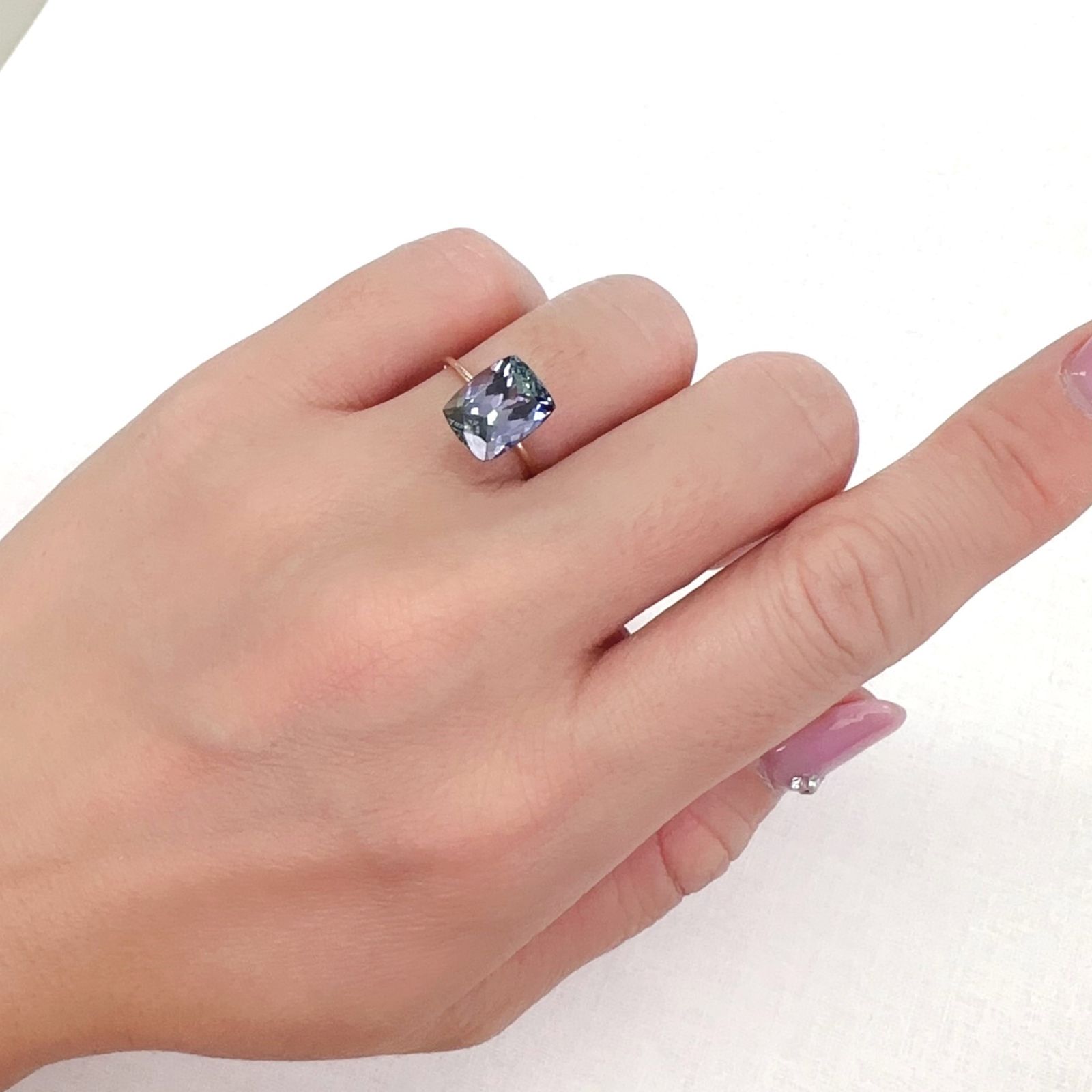 バイカラータンザナイト(宝石名ゾイサイト)タンザニア産 3.77ct 識別済[231224456]10x7.8mm前後