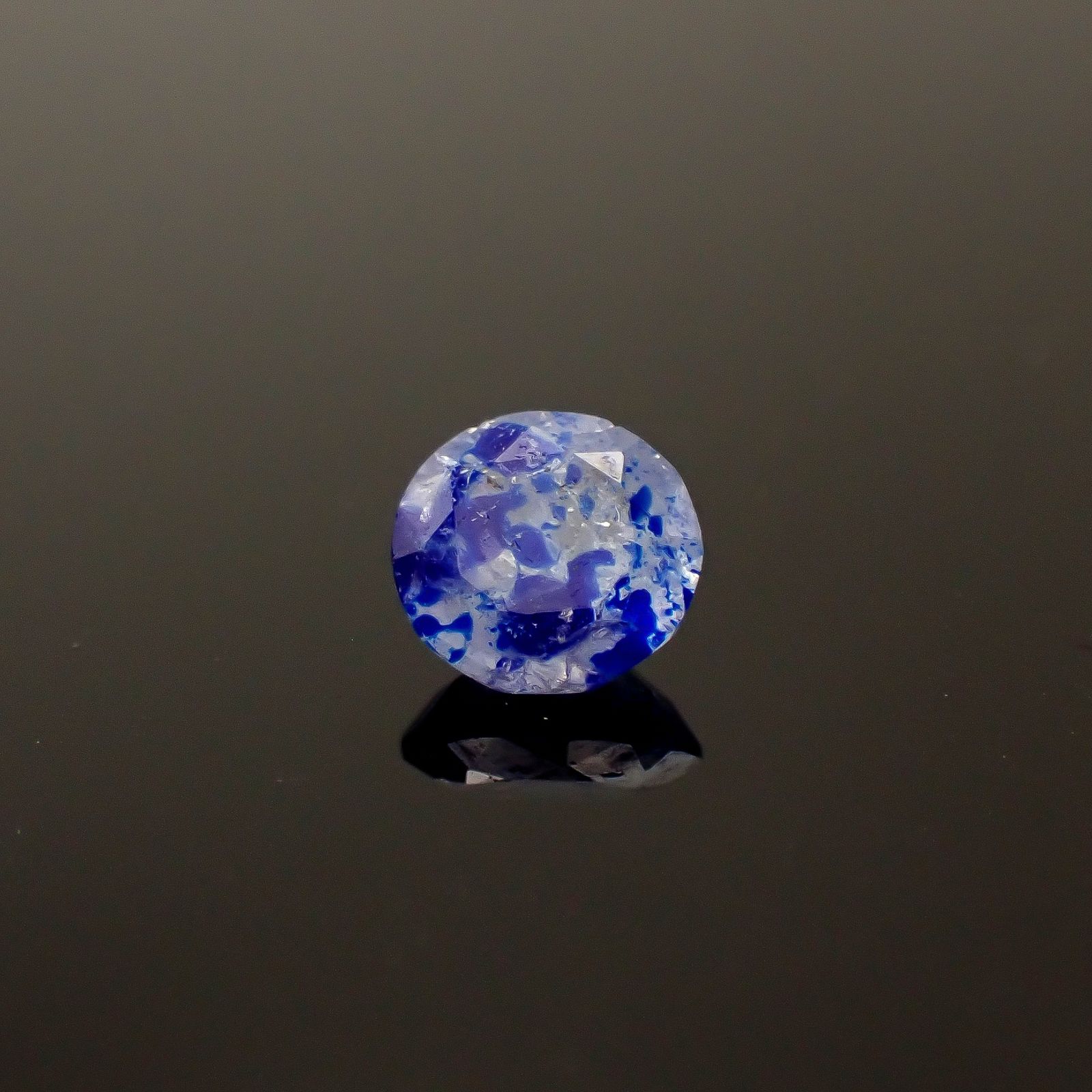 ラズライトインソーダライト フルオレッセンス アフガニスタン産 0.39ct [250530464]5.3x5.2mm前後