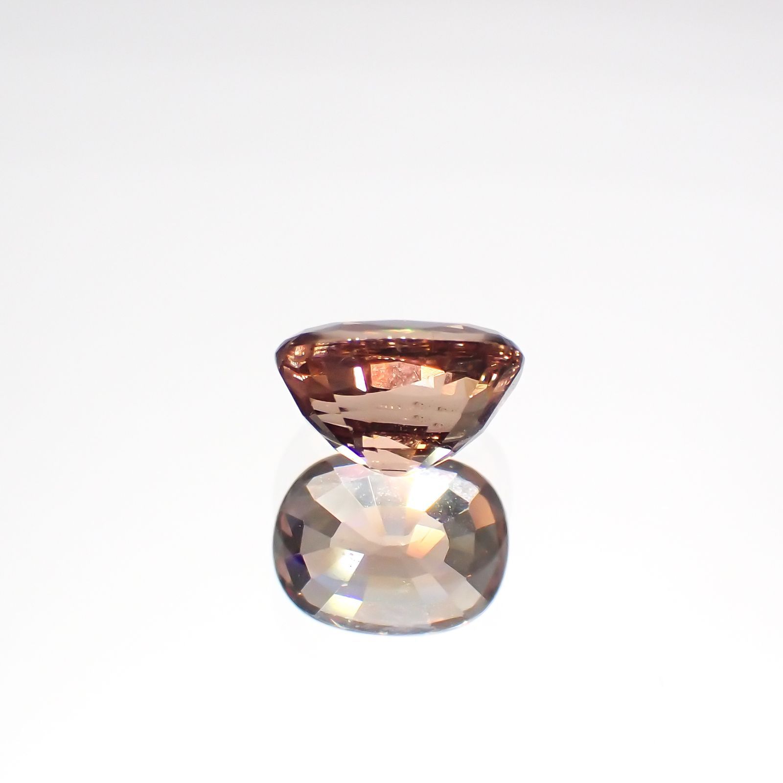 カラーシフトマラヤガーネット(宝石名ガーネット)タンザニア産 1.34ct 識別済[220115011]6.8x5.3mm前後