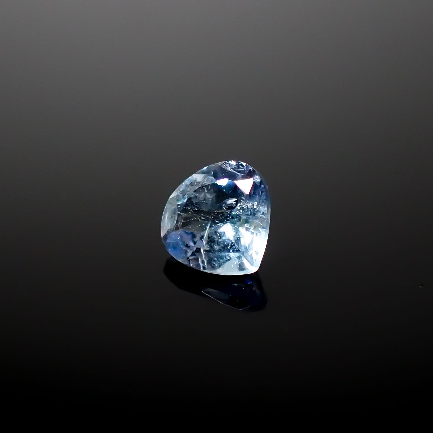 ジェレメジェバイト(エレメジェバイト) ナミビア産 0.38ct [241029306]4.6x4.6mm前後