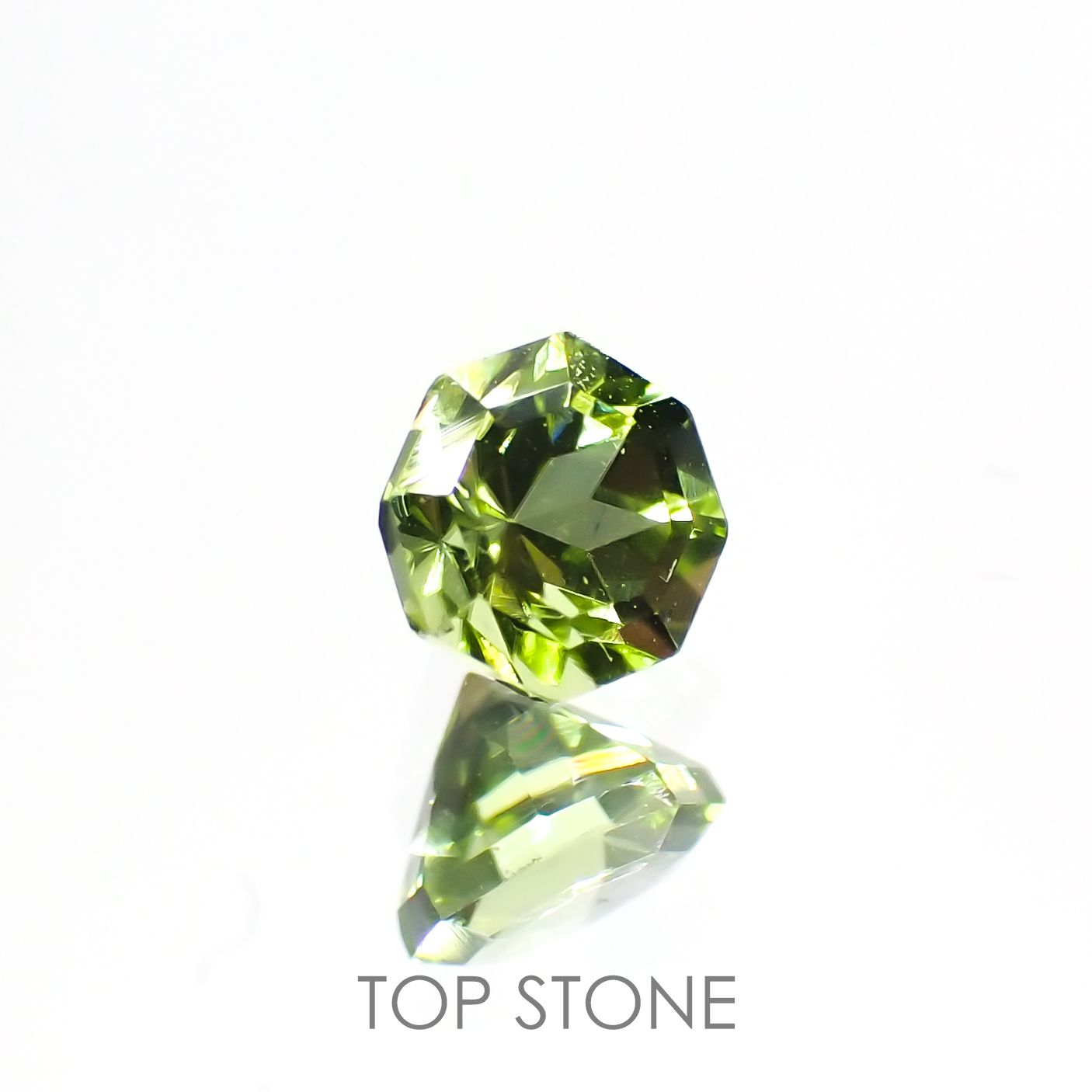 ◇オクタゴンカット◇ペリドット(宝石名ペリドット) パキスタン産 0.37ct 識別済[210913104]4×3.9mm前後
